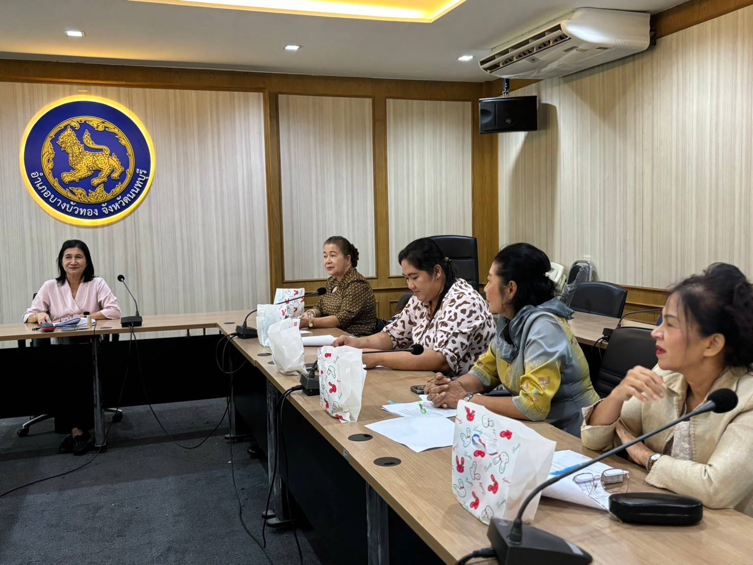 สพอ.บางบัวทอง ดำเนินการประชุมหัวหน้าคณะทำงานขับเคลื่อนกองทุนพัฒนาบทบาทสตรีตำบล/เทศบาล