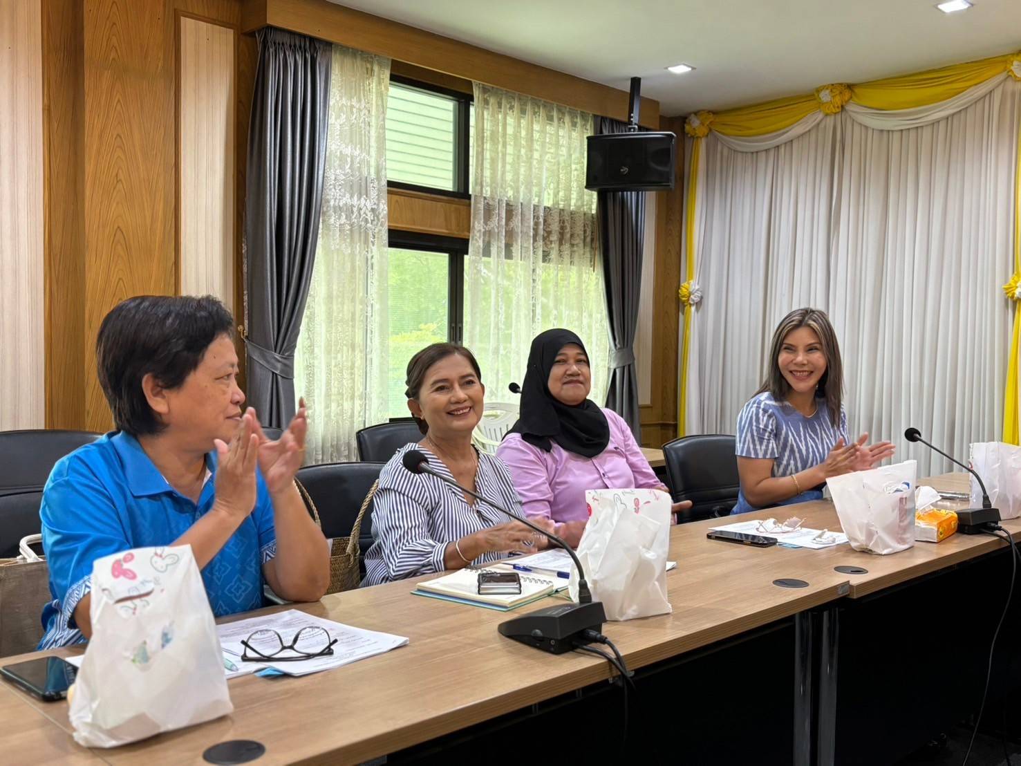 สพอ.บางบัวทอง ดำเนินการประชุมหัวหน้าคณะทำงานขับเคลื่อนกองทุนพัฒนาบทบาทสตรีตำบล/เทศบาล