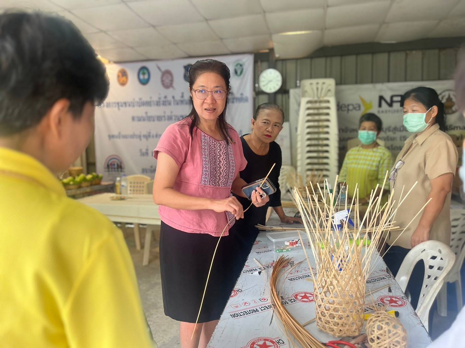 จังหวัดนนทบุรีลงพื้นที่เยี่ยมชมกลุ่มวิสาหกิจชุมชนบ้านบางประดู่