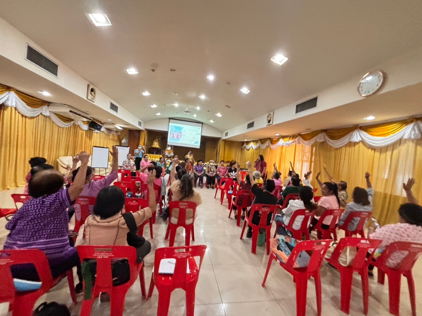 สพอ.บางกรวย จัดประชุมคณะขับเคลื่อนกองทุนพัฒนาบทบาทสตรีเทศบาลเมืองบางกรวย