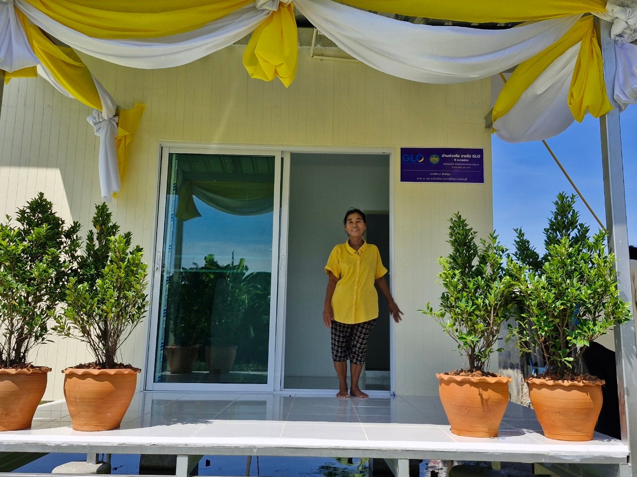 จังหวัดนนทบุรี “ส่งมอบบ้านห่วงใยจากใจ GLO” จากครัวเรือนเป้าหมาย TPMAP ปี 2566 โดยได้รับสนับสนุนงบประมาณจากสำนักงานสลากกินแบ่งรัฐบาล จำนวน 200,000 บาท