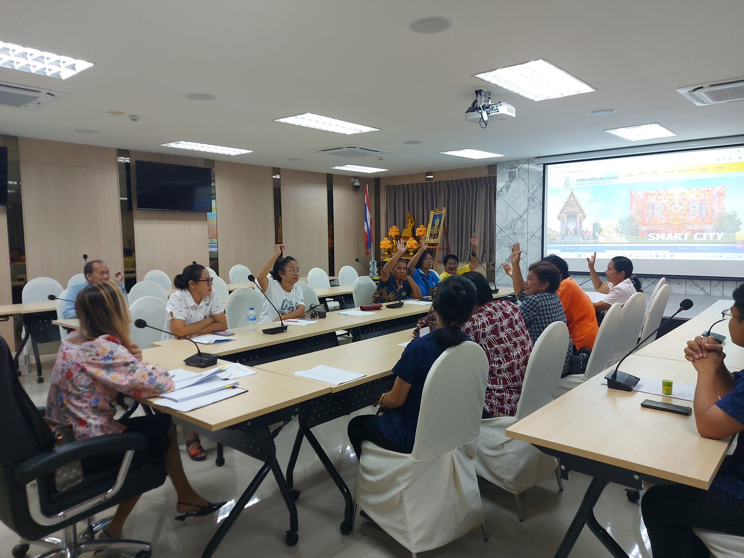 พช.บางใหญ่ ประชุมคัดเลือกคณะทำงานขับเคลื่อนกองทุนพัฒนาบทบาทสตรี เทศบาลตำบลบางเลน