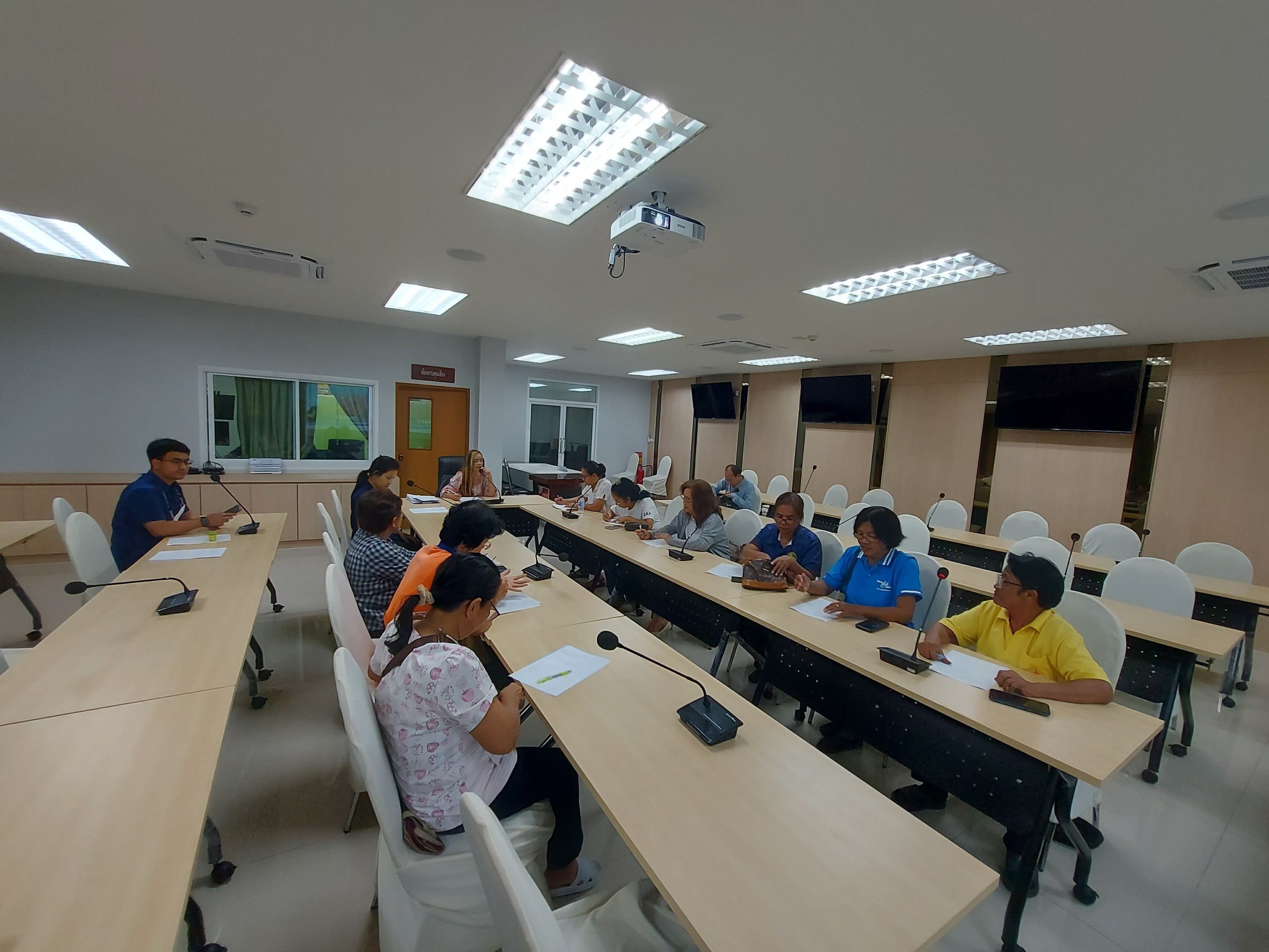พช.บางใหญ่ ประชุมคัดเลือกคณะทำงานขับเคลื่อนกองทุนพัฒนาบทบาทสตรี เทศบาลตำบลบางเลน