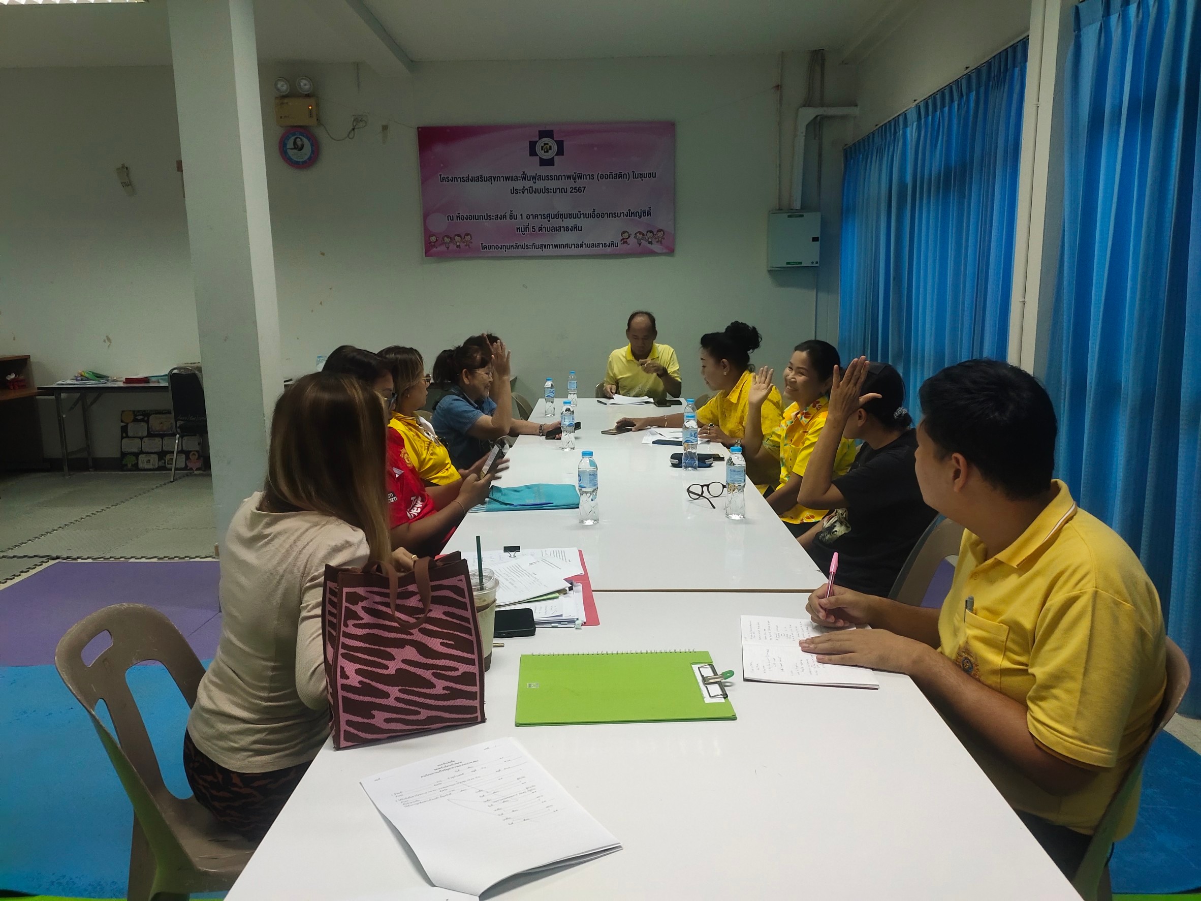 พช.บางใหญ่ ประชุมคัดเลือกคณะทำงานขับเคลื่อนกองทุนพัฒนาบทบาทสตรี เทศบาลตำบลเสาธงหิน