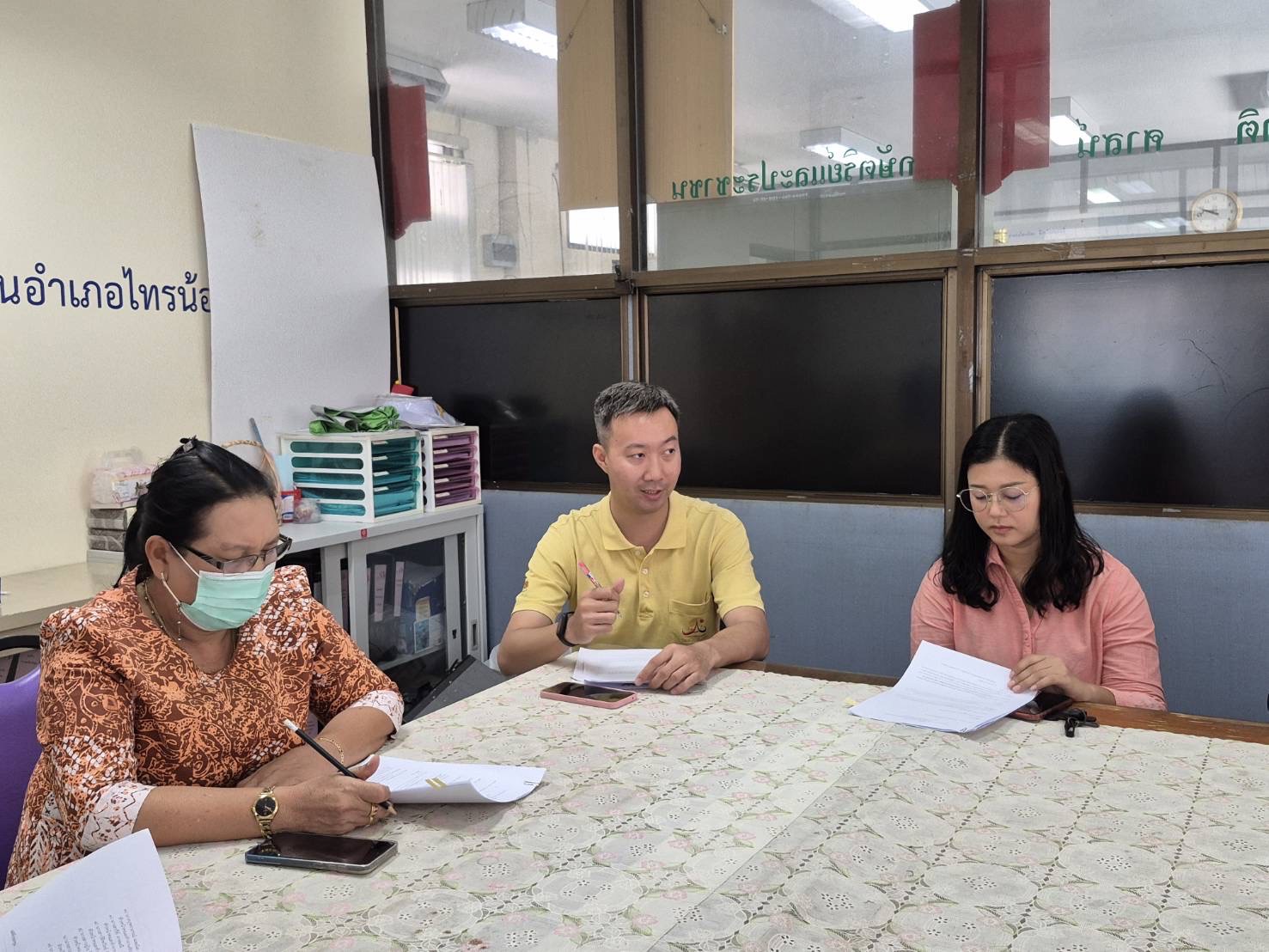 สพอ.ไทรน้อย จัดประชุมเพื่อคัดเลือกหัวหน้าคณะทำงานขับเคลื่อนกองทุนพัฒนาบทบาทสตรีตำบล/เทศบาลเพื่อเป็นตัวแทนอำเภอไทรน้อยในการแต่งตั้งเป็นคณะทำงานขับเคลื่อนกองทุนพัฒนาบทบาทสตรีจังหวัดนนทบุรี