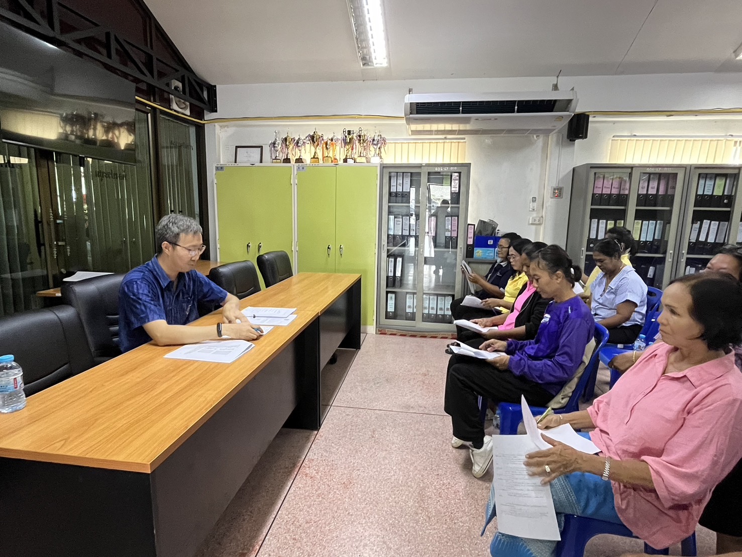 สพอ.ไทรน้อย ประชุมอาสาสมัครผู้ประสานงานกองทุนพัฒนาบทบาทสตรีหมู่บ้าน