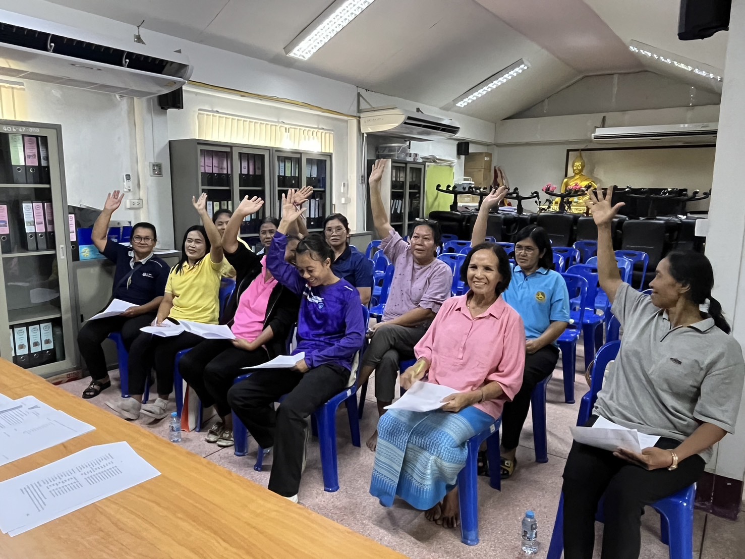 สพอ.ไทรน้อย ประชุมอาสาสมัครผู้ประสานงานกองทุนพัฒนาบทบาทสตรีหมู่บ้าน