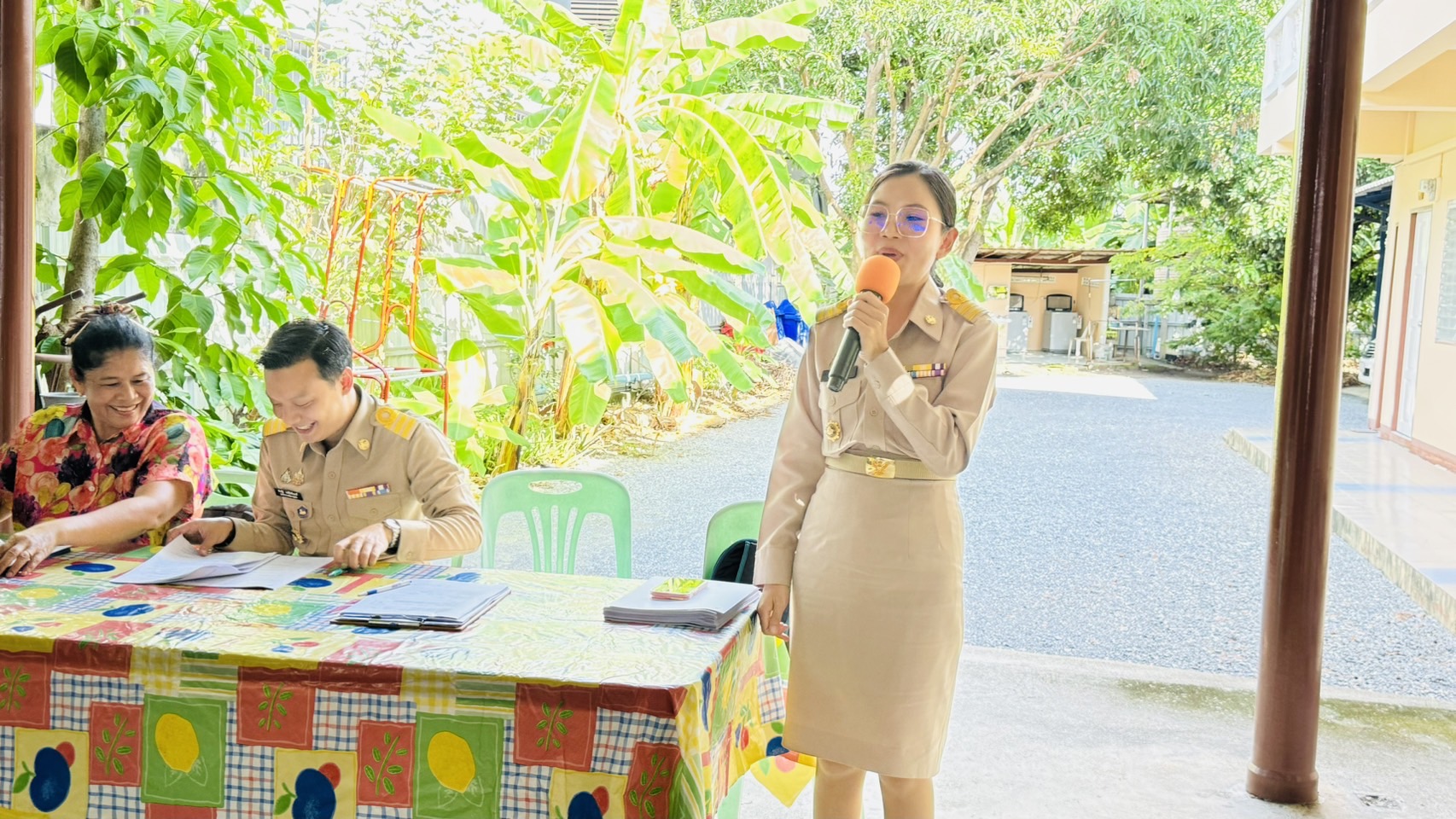 สพอ.เมืองนนทบุรี ประชุมเตรียมความพร้อมการคัดเลือกอาสาสมัครผู้ประสานงานกองทุนพัฒนาบทบาทสตรีหมู่บ้าน และคณะทำงานขับเคลื่อนกองทุนพัฒนาบทบาทสตรีตำบล และประสัมพันธ์รับสมาขิกกองทุนฯ