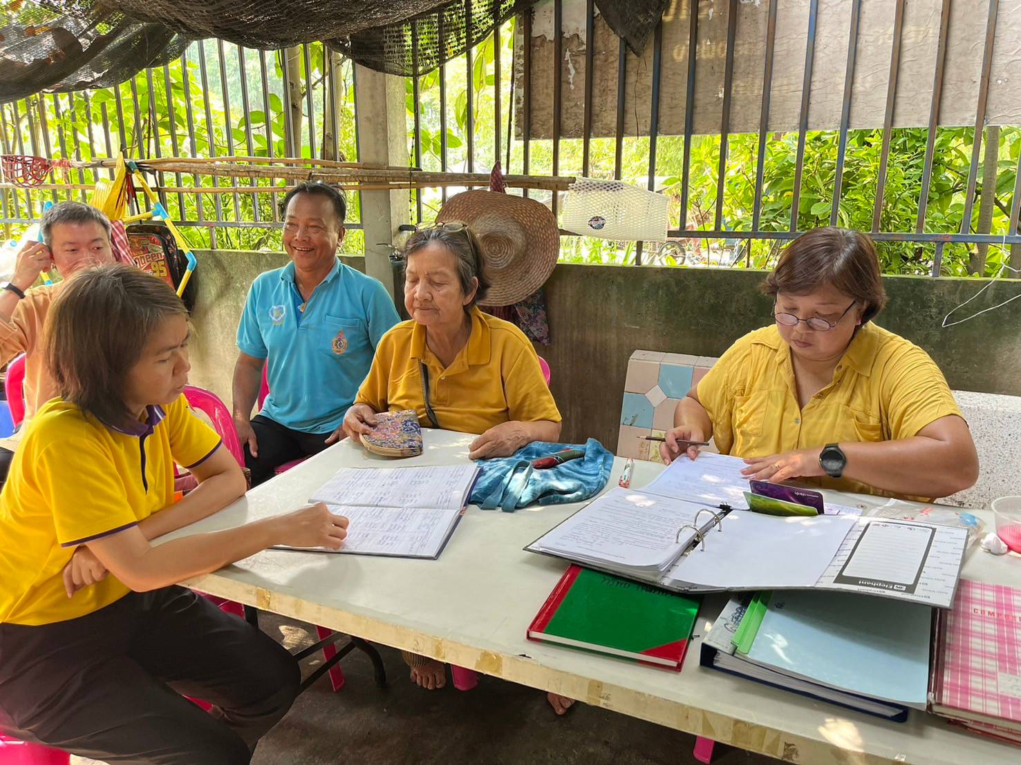 พช.จังหวัดนนทบุรี ติดตามการดำเนินงานกลุ่มออมทรัพย์เพื่อการผลิตในพื้นที่อำเภอไทรน้อย