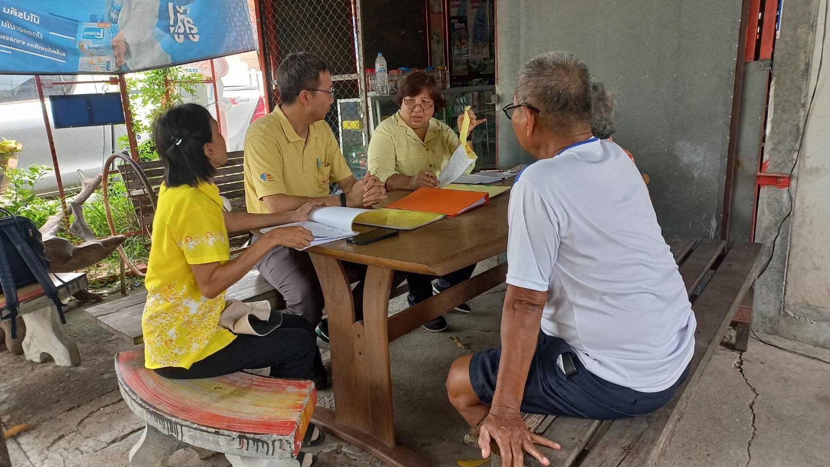 พช.จังหวัดนนทบุรี ติดตามการดำเนินงานกลุ่มออมทรัพย์เพื่อการผลิตในพื้นที่อำเภอไทรน้อย