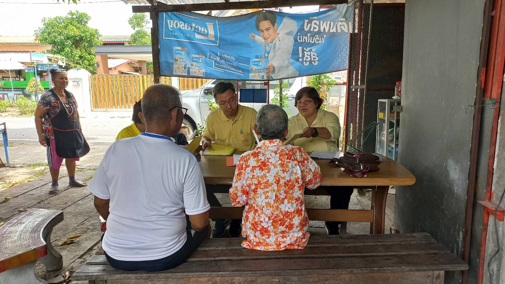 พช.จังหวัดนนทบุรี ติดตามการดำเนินงานกลุ่มออมทรัพย์เพื่อการผลิตในพื้นที่อำเภอไทรน้อย