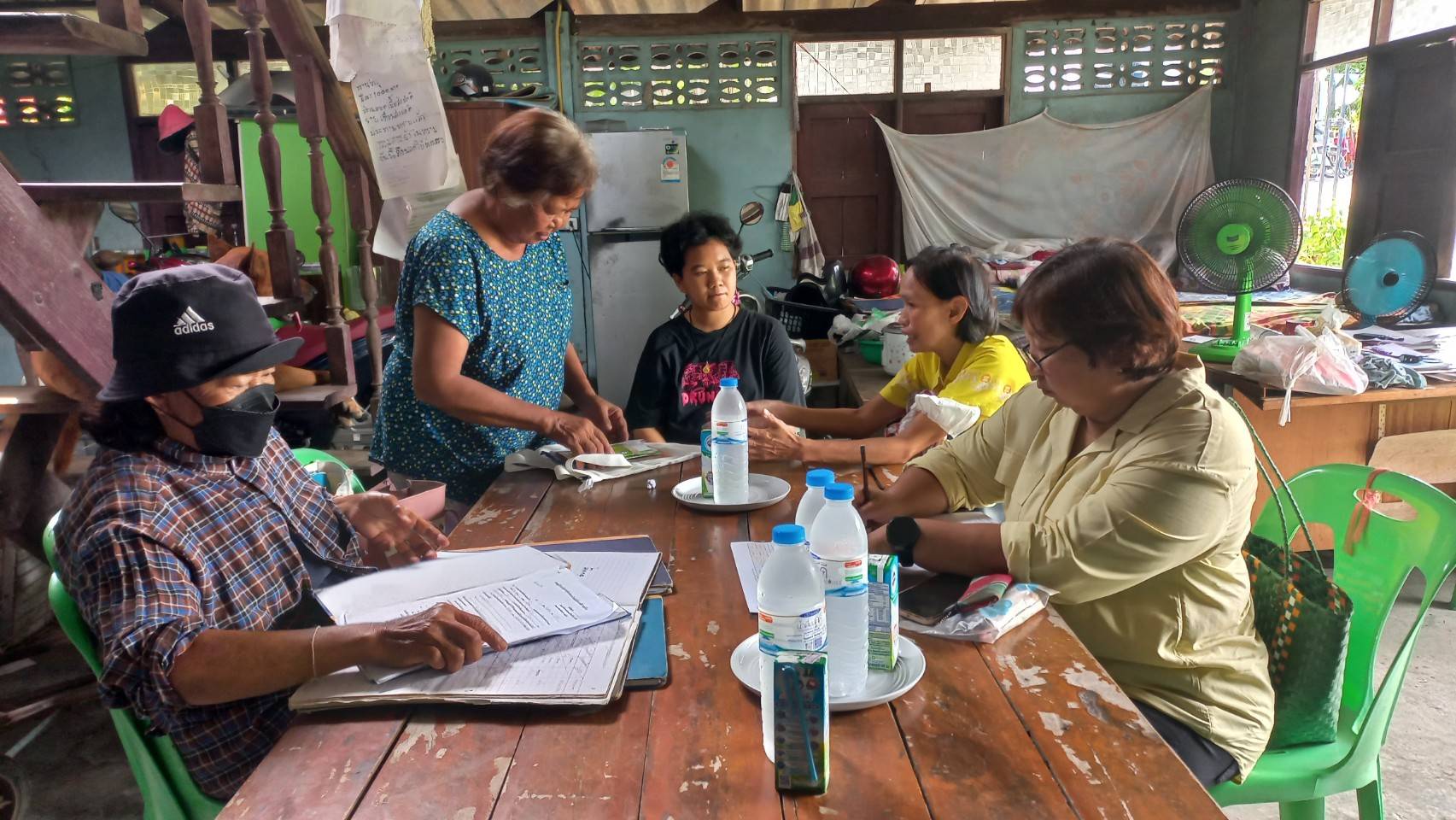 พช.จังหวัดนนทบุรี ติดตามการดำเนินงานกลุ่มออมทรัพย์เพื่อการผลิตในพื้นที่อำเภอไทรน้อย