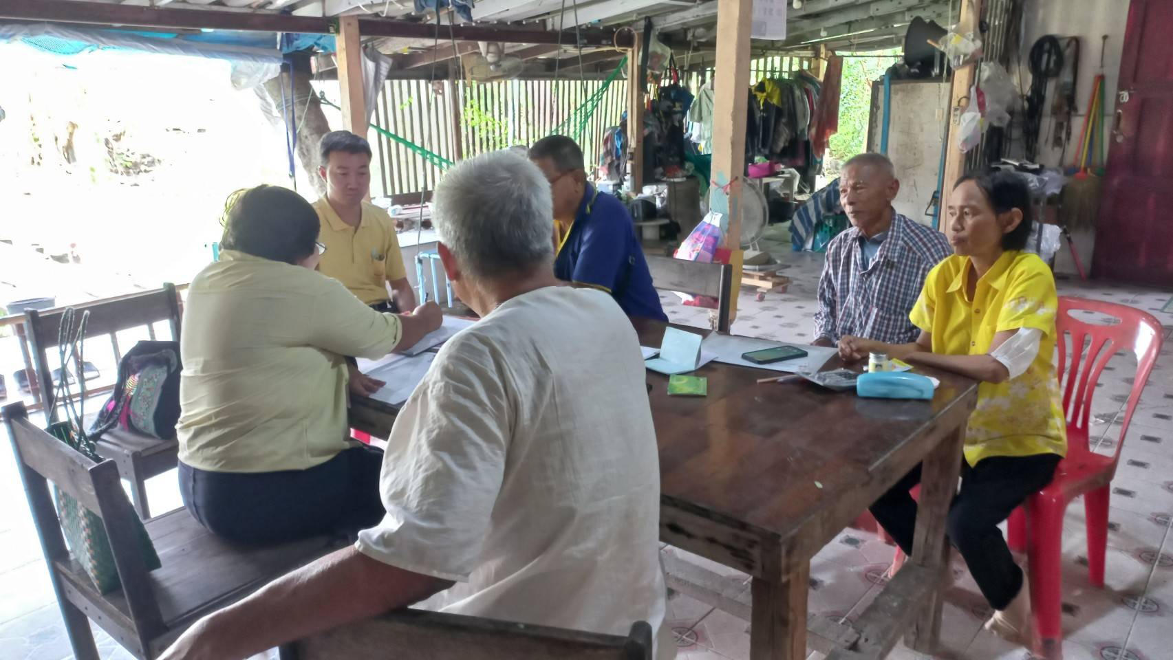 พช.จังหวัดนนทบุรี ติดตามการดำเนินงานกลุ่มออมทรัพย์เพื่อการผลิตในพื้นที่อำเภอไทรน้อย