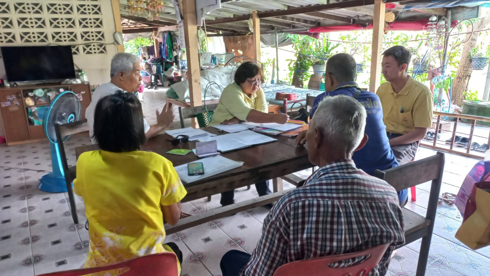 พช.จังหวัดนนทบุรี ติดตามการดำเนินงานกลุ่มออมทรัพย์เพื่อการผลิตในพื้นที่อำเภอไทรน้อย