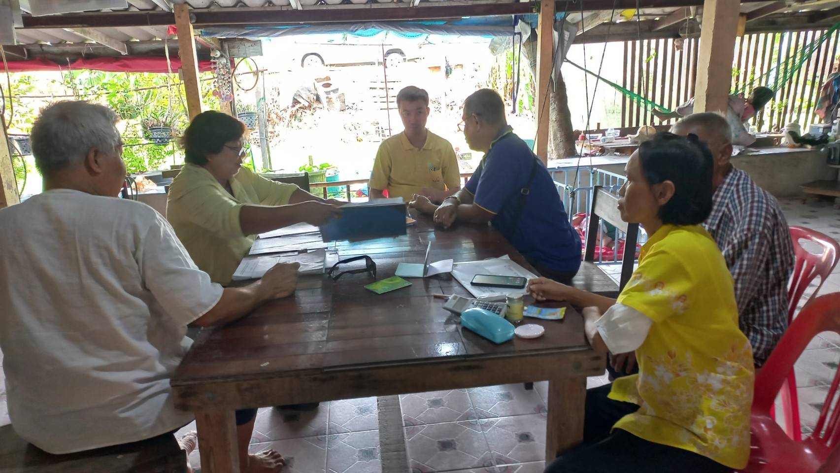 พช.จังหวัดนนทบุรี ติดตามการดำเนินงานกลุ่มออมทรัพย์เพื่อการผลิตในพื้นที่อำเภอไทรน้อย