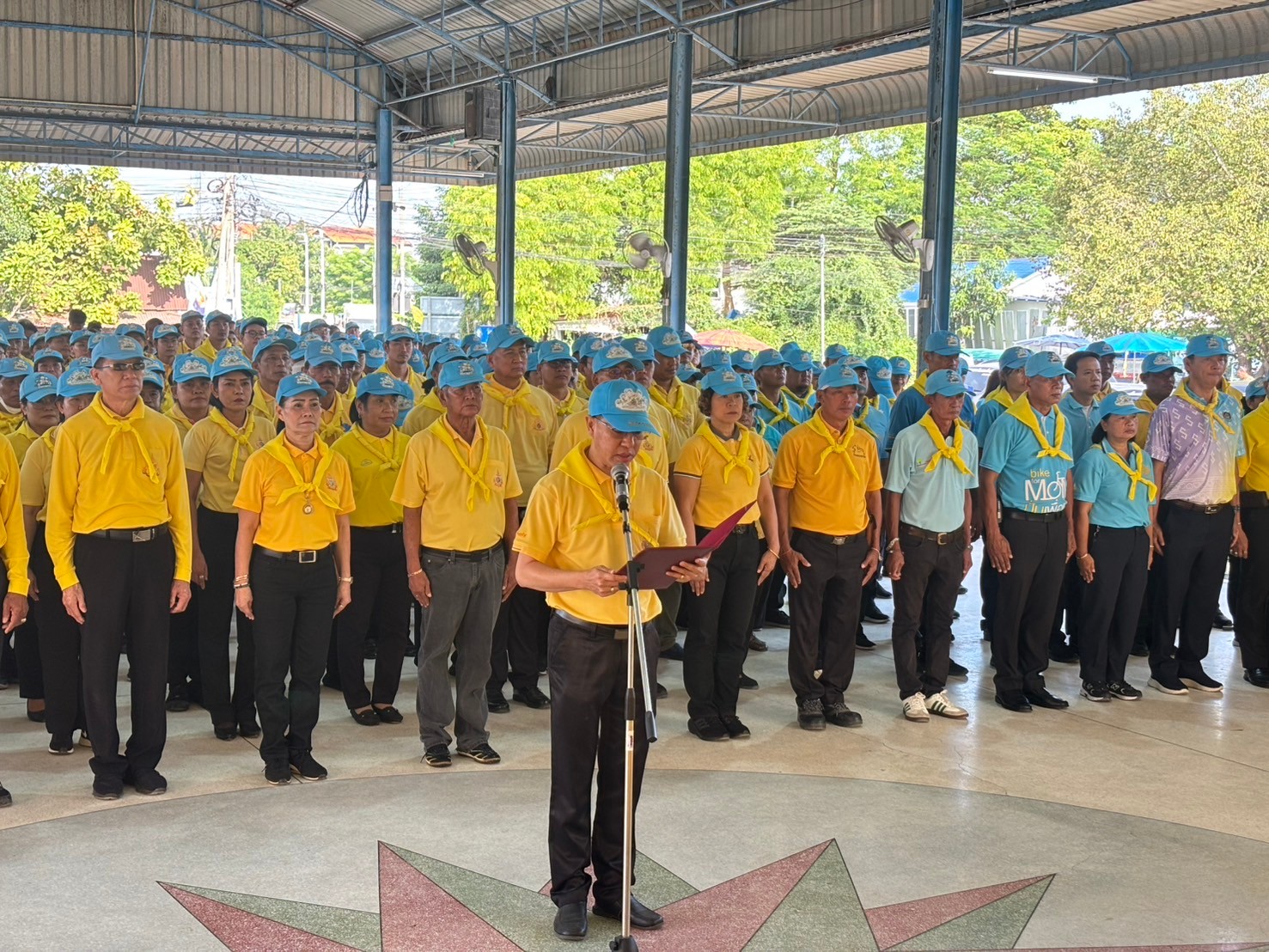 พช.บางกรวย พร้อมกับภาคีเครือข่ายกองทุนแม่ของแผ่นดินอำเภอบางกรวย จัดงาน ”2 ทศวรรษ กองทุนแม่ของแผ่นดิน ครอบครัวอบอุ่น ชุมชนเข้มแข็ง” ร่วมกับกิจกรรมจิตอาสาเราทำความดี ด้วยหัวใจ อำเภอบางกรวย