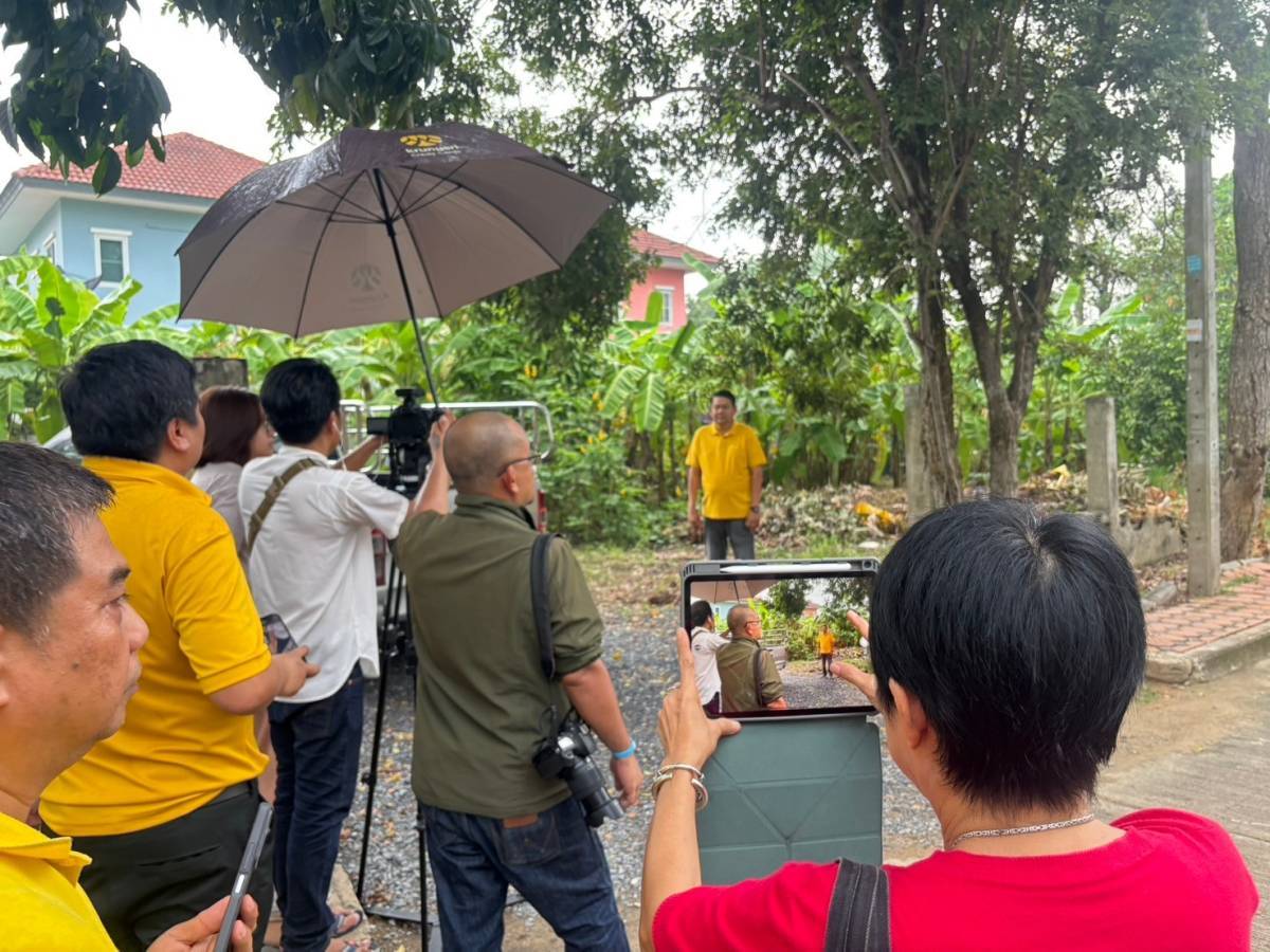 พช.บางกรวย ร่วมถ่ายทำรายการ MMM Magazine on Air ซึ่งออกอากาศทางสถานีโทรทัศน์สีกองทัพบกช่อง 5 เพื่อประชาสัมพันธ์การดำเนินงานโครงการ“ตำบลเข้มแข็ง ตามหลักปรัชญาของเศรษฐกิจพอเพียง” พื้นที่หมู่บ้านบุรีรมย์ หมู่ 5 ตำบลปลายบาง อำเภอบางกรวย จังหวัดนนทบุรี