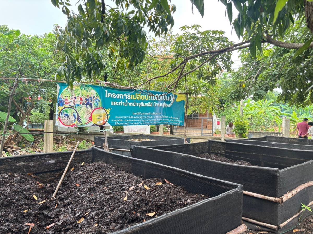 พช.บางกรวย ร่วมถ่ายทำรายการ MMM Magazine on Air ซึ่งออกอากาศทางสถานีโทรทัศน์สีกองทัพบกช่อง 5 เพื่อประชาสัมพันธ์การดำเนินงานโครงการ“ตำบลเข้มแข็ง ตามหลักปรัชญาของเศรษฐกิจพอเพียง” พื้นที่หมู่บ้านบุรีรมย์ หมู่ 5 ตำบลปลายบาง อำเภอบางกรวย จังหวัดนนทบุรี