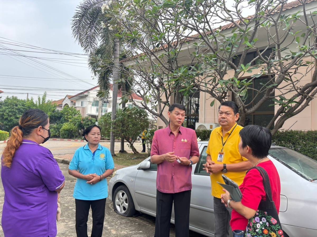 พช.บางกรวย ร่วมถ่ายทำรายการ MMM Magazine on Air ซึ่งออกอากาศทางสถานีโทรทัศน์สีกองทัพบกช่อง 5 เพื่อประชาสัมพันธ์การดำเนินงานโครงการ“ตำบลเข้มแข็ง ตามหลักปรัชญาของเศรษฐกิจพอเพียง” พื้นที่หมู่บ้านบุรีรมย์ หมู่ 5 ตำบลปลายบาง อำเภอบางกรวย จังหวัดนนทบุรี