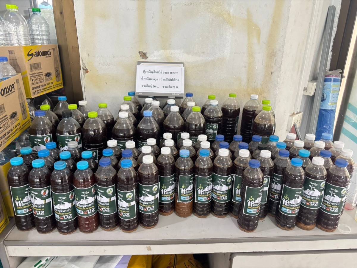 พช.บางกรวย ร่วมถ่ายทำรายการ MMM Magazine on Air ซึ่งออกอากาศทางสถานีโทรทัศน์สีกองทัพบกช่อง 5 เพื่อประชาสัมพันธ์การดำเนินงานโครงการ“ตำบลเข้มแข็ง ตามหลักปรัชญาของเศรษฐกิจพอเพียง” พื้นที่หมู่บ้านบุรีรมย์ หมู่ 5 ตำบลปลายบาง อำเภอบางกรวย จังหวัดนนทบุรี