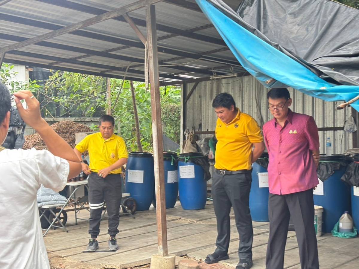 พช.บางกรวย ร่วมถ่ายทำรายการ MMM Magazine on Air ซึ่งออกอากาศทางสถานีโทรทัศน์สีกองทัพบกช่อง 5 เพื่อประชาสัมพันธ์การดำเนินงานโครงการ“ตำบลเข้มแข็ง ตามหลักปรัชญาของเศรษฐกิจพอเพียง” พื้นที่หมู่บ้านบุรีรมย์ หมู่ 5 ตำบลปลายบาง อำเภอบางกรวย จังหวัดนนทบุรี