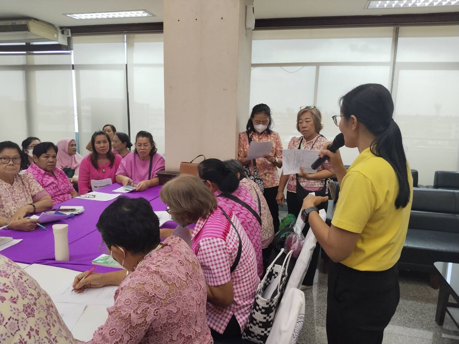 พช.ปากเกร็ดนำทีมให้ความรู้อาสาคณะทำงานกองทุนพัฒนาบทบาทสตรี