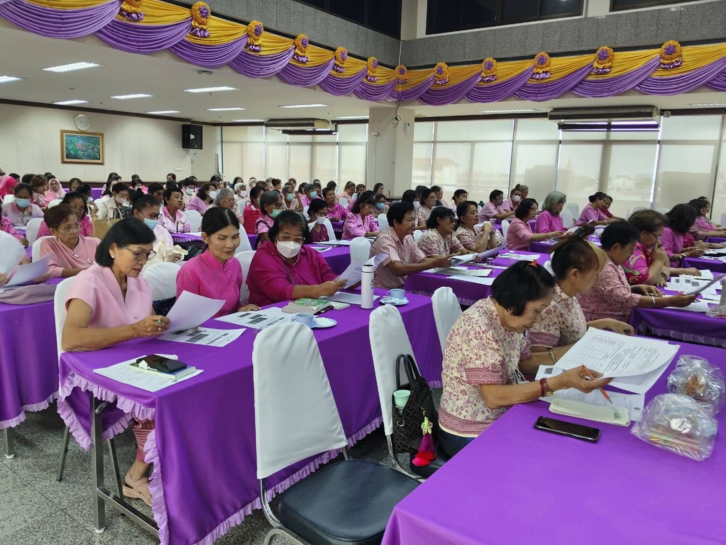 พช.ปากเกร็ดนำทีมให้ความรู้อาสาคณะทำงานกองทุนพัฒนาบทบาทสตรี