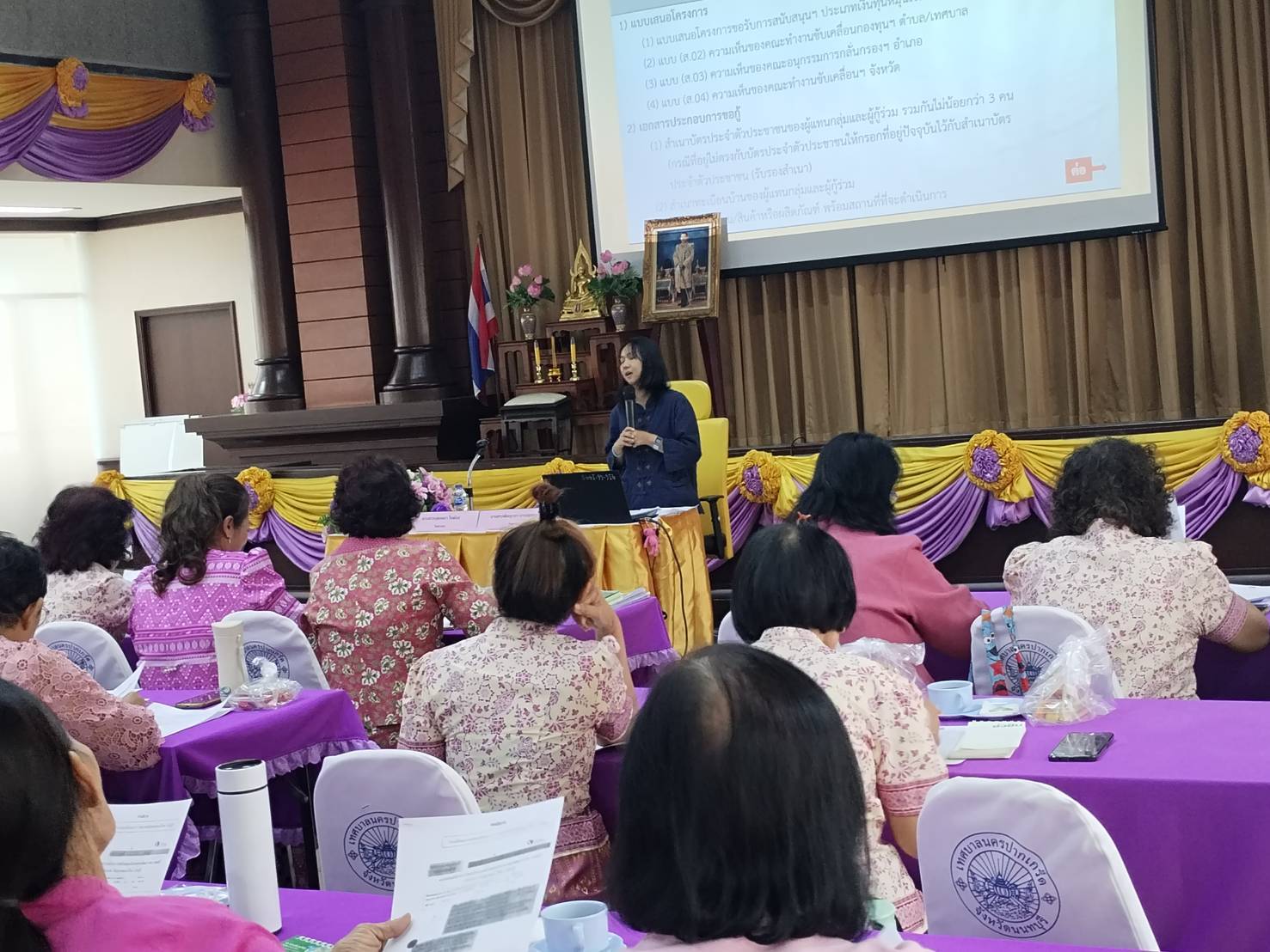 พช.ปากเกร็ดนำทีมให้ความรู้อาสาคณะทำงานกองทุนพัฒนาบทบาทสตรี