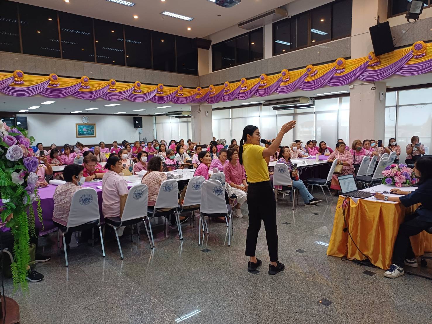 พช.ปากเกร็ดนำทีมให้ความรู้อาสาคณะทำงานกองทุนพัฒนาบทบาทสตรี