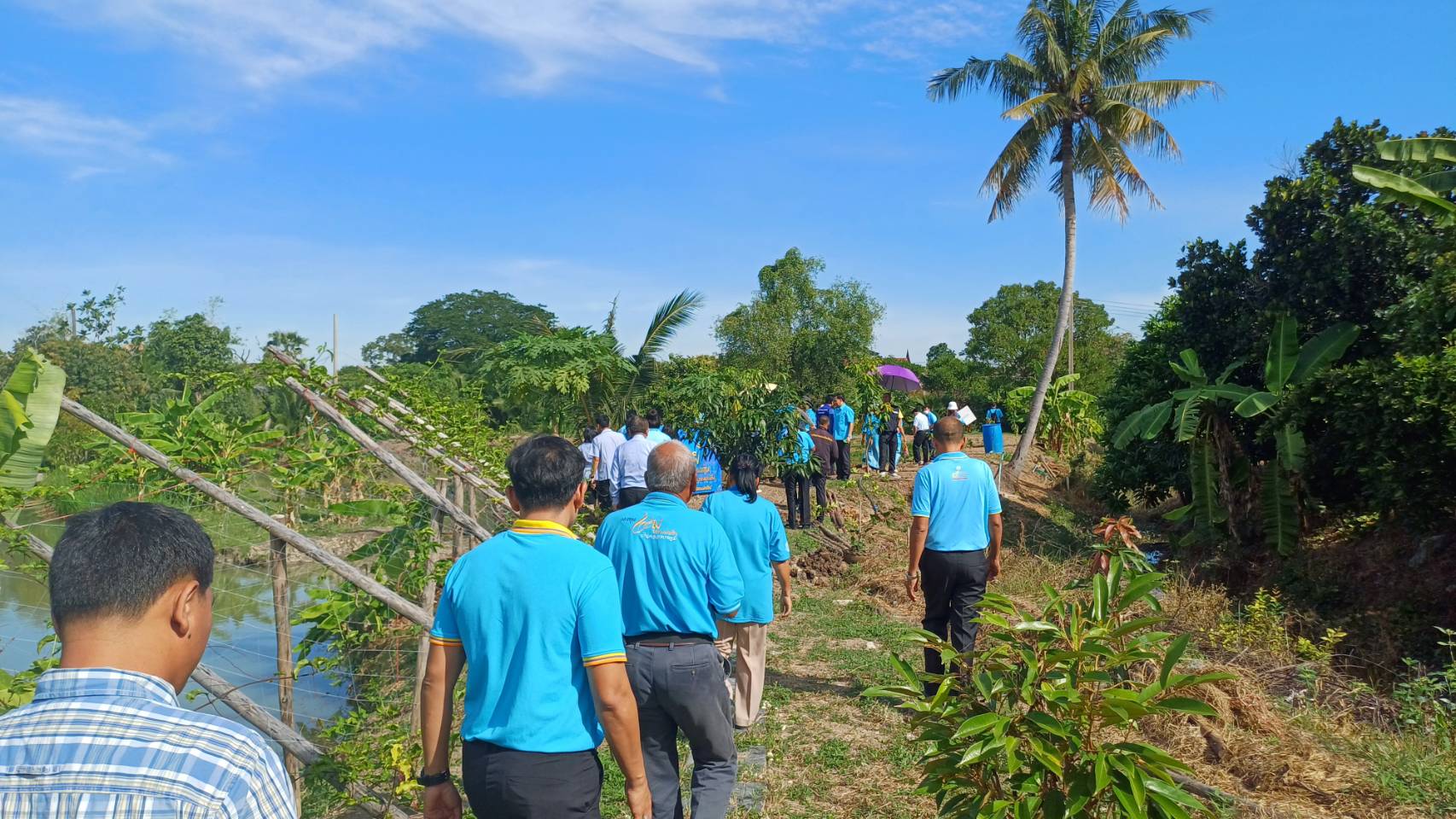 พช.ปากเกร็ด พร้อมกับภาคีเครือข่ายกองทุนแม่ของแผ่นดินอำเภอปากเกร็ด จัดงาน ”2 ทศวรรษ กองทุนแม่ของแผ่นดิน ครอบครัวอบอุ่น ชุมชนเข้มแข็ง” ร่วมกับกิจกรรม “ผู้นำต้องทำก่อน” การปลูกผักสวนครัวเพื่อสร้างความมั่นคงทางอาหาร