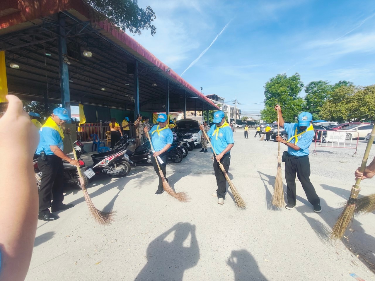 พช.บางกรวย พร้อมกับภาคีเครือข่ายกองทุนแม่ของแผ่นดินอำเภอบางกรวย จัดงาน ”2 ทศวรรษ กองทุนแม่ของแผ่นดิน ครอบครัวอบอุ่น ชุมชนเข้มแข็ง” ร่วมกับกิจกรรมจิตอาสาเราทำความดี ด้วยหัวใจ อำเภอบางกรวย