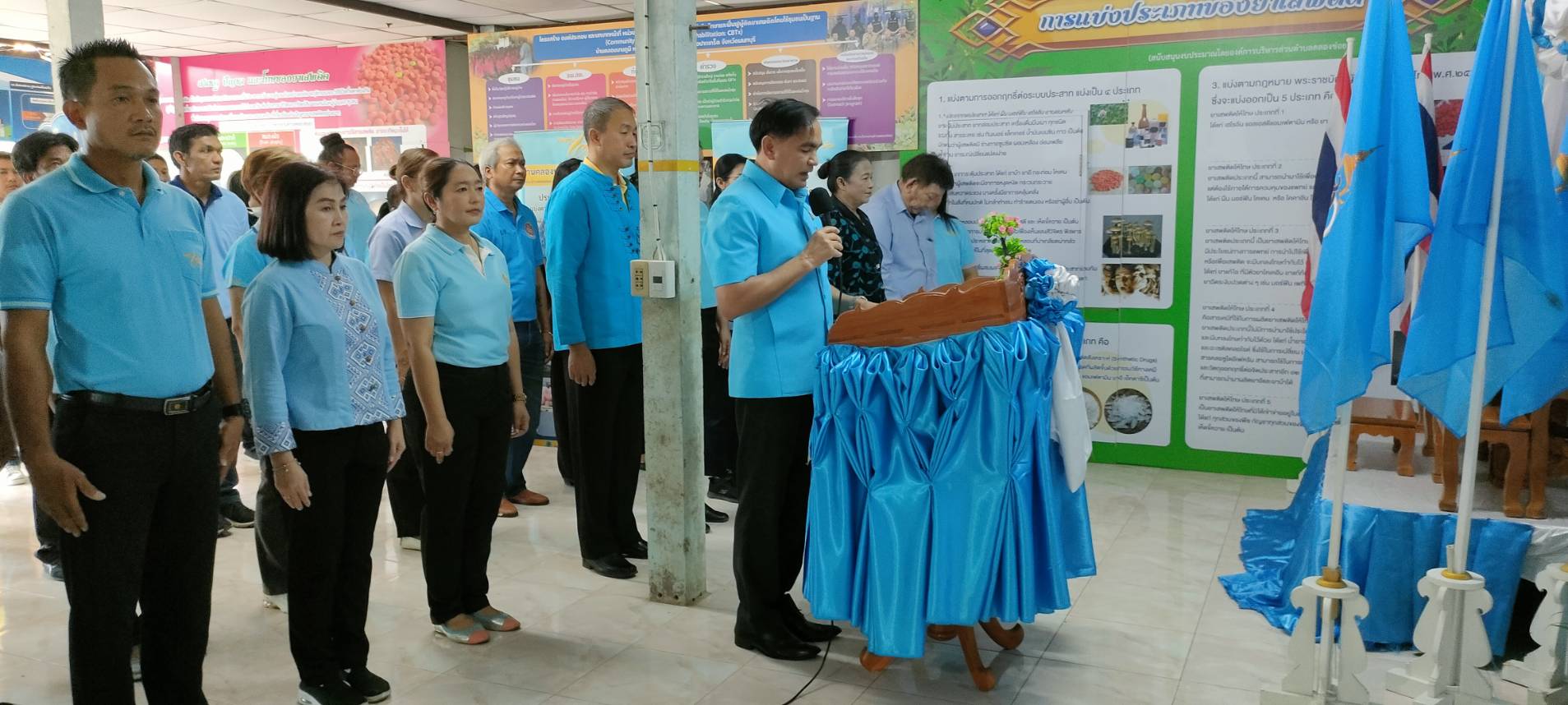 พช.ปากเกร็ด พร้อมกับภาคีเครือข่ายกองทุนแม่ของแผ่นดินอำเภอปากเกร็ด จัดงาน ”2 ทศวรรษ กองทุนแม่ของแผ่นดิน ครอบครัวอบอุ่น ชุมชนเข้มแข็ง” ร่วมกับกิจกรรม “ผู้นำต้องทำก่อน” การปลูกผักสวนครัวเพื่อสร้างความมั่นคงทางอาหาร