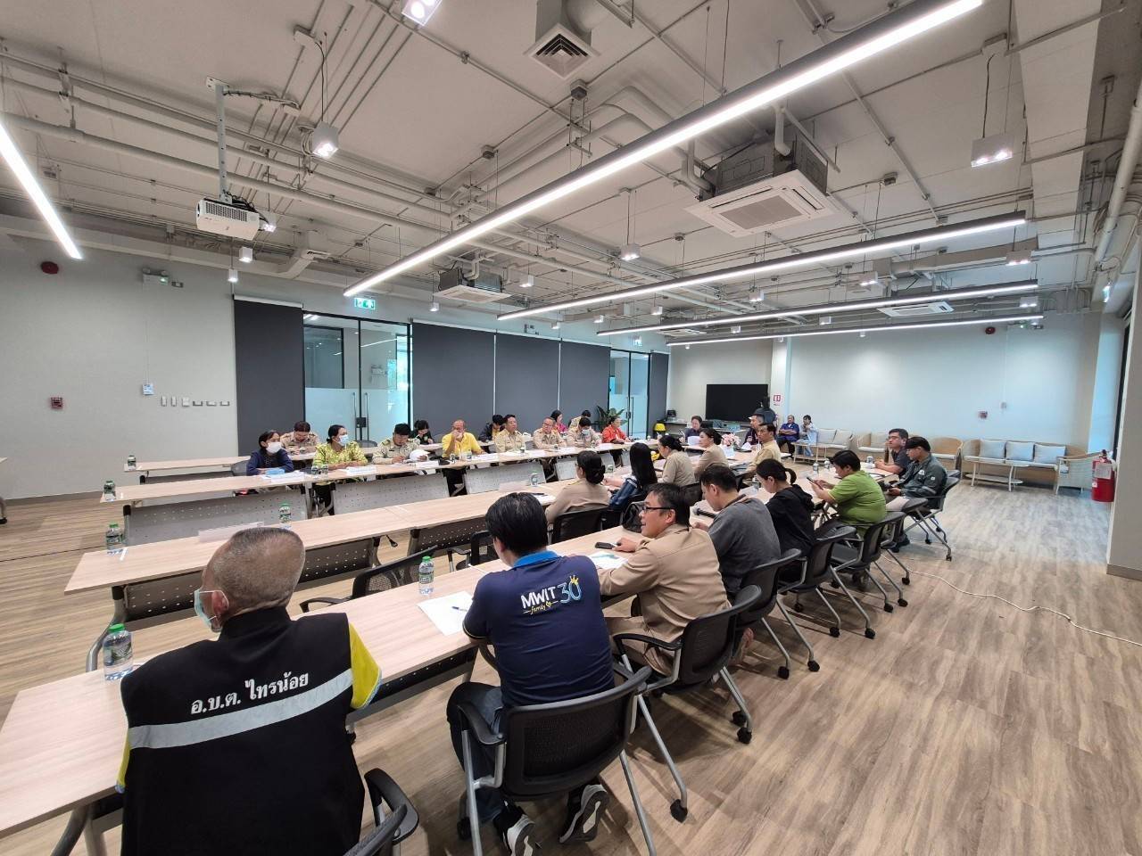 พช.นนท์ ร่วมประชุมเตรียมจัดกิจกรรมเกี่ยวข้าว ปตท. ไทรน้อย รอบ2