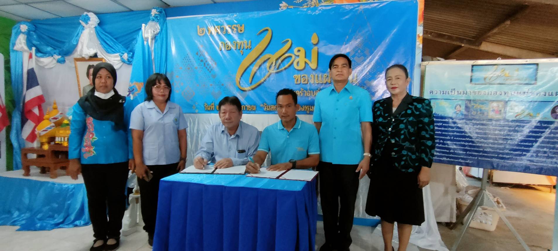 พช.ปากเกร็ด พร้อมกับภาคีเครือข่ายกองทุนแม่ของแผ่นดินอำเภอปากเกร็ด จัดงาน ”2 ทศวรรษ กองทุนแม่ของแผ่นดิน ครอบครัวอบอุ่น ชุมชนเข้มแข็ง” ร่วมกับกิจกรรม “ผู้นำต้องทำก่อน” การปลูกผักสวนครัวเพื่อสร้างความมั่นคงทางอาหาร