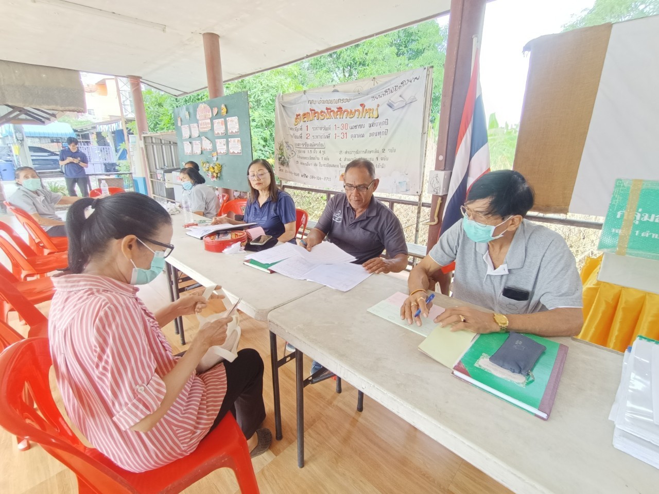 สพจ.นนทบุรีร่วมกับสพอ.บางกรวยดำเนินการตรวจสอบการดำเนินงานกลุ่มออมทรัพย์เพื่อการผลิต