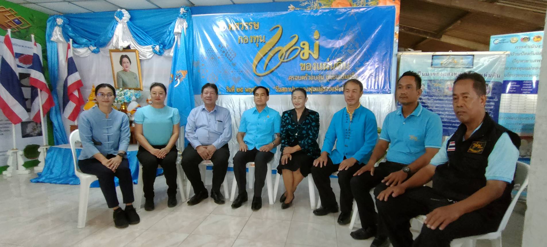 พช.ปากเกร็ด พร้อมกับภาคีเครือข่ายกองทุนแม่ของแผ่นดินอำเภอปากเกร็ด จัดงาน ”2 ทศวรรษ กองทุนแม่ของแผ่นดิน ครอบครัวอบอุ่น ชุมชนเข้มแข็ง” ร่วมกับกิจกรรม “ผู้นำต้องทำก่อน” การปลูกผักสวนครัวเพื่อสร้างความมั่นคงทางอาหาร