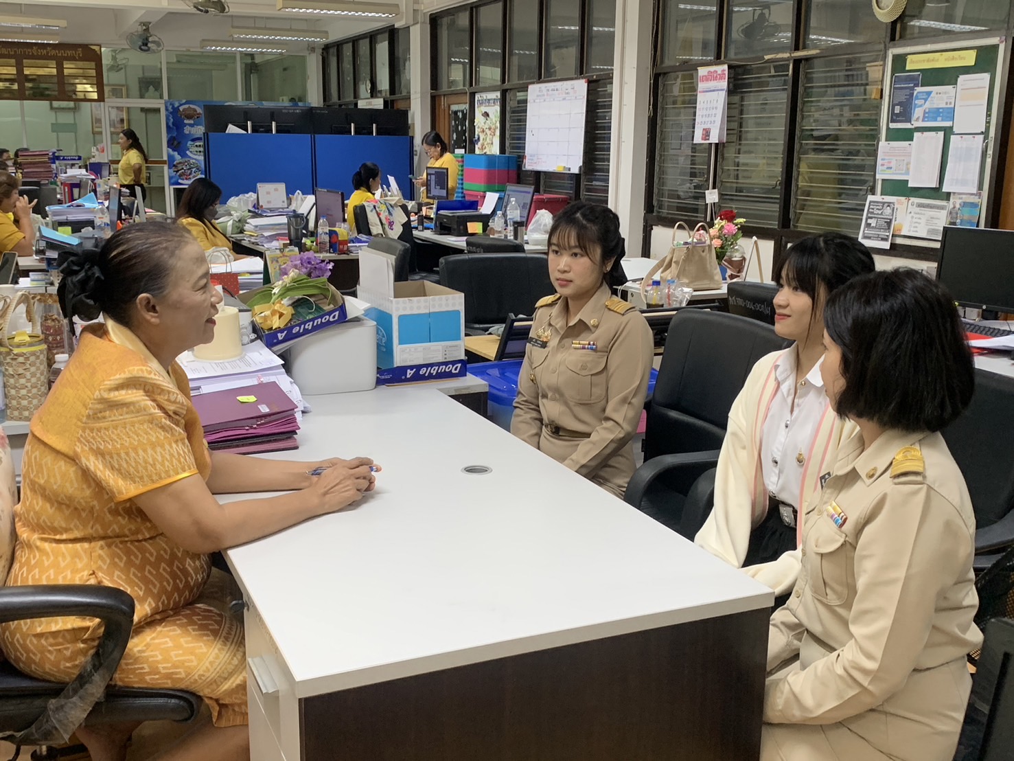 พช.นนท์ รับรายงานตัวข้าราชการและนักศึกษาฝึกสหกิจศึกษา เพื่อปฏิบัติหน้าที่ราชการสำนักงานพัฒนาชุมชนจังหวัดนนทบุรี