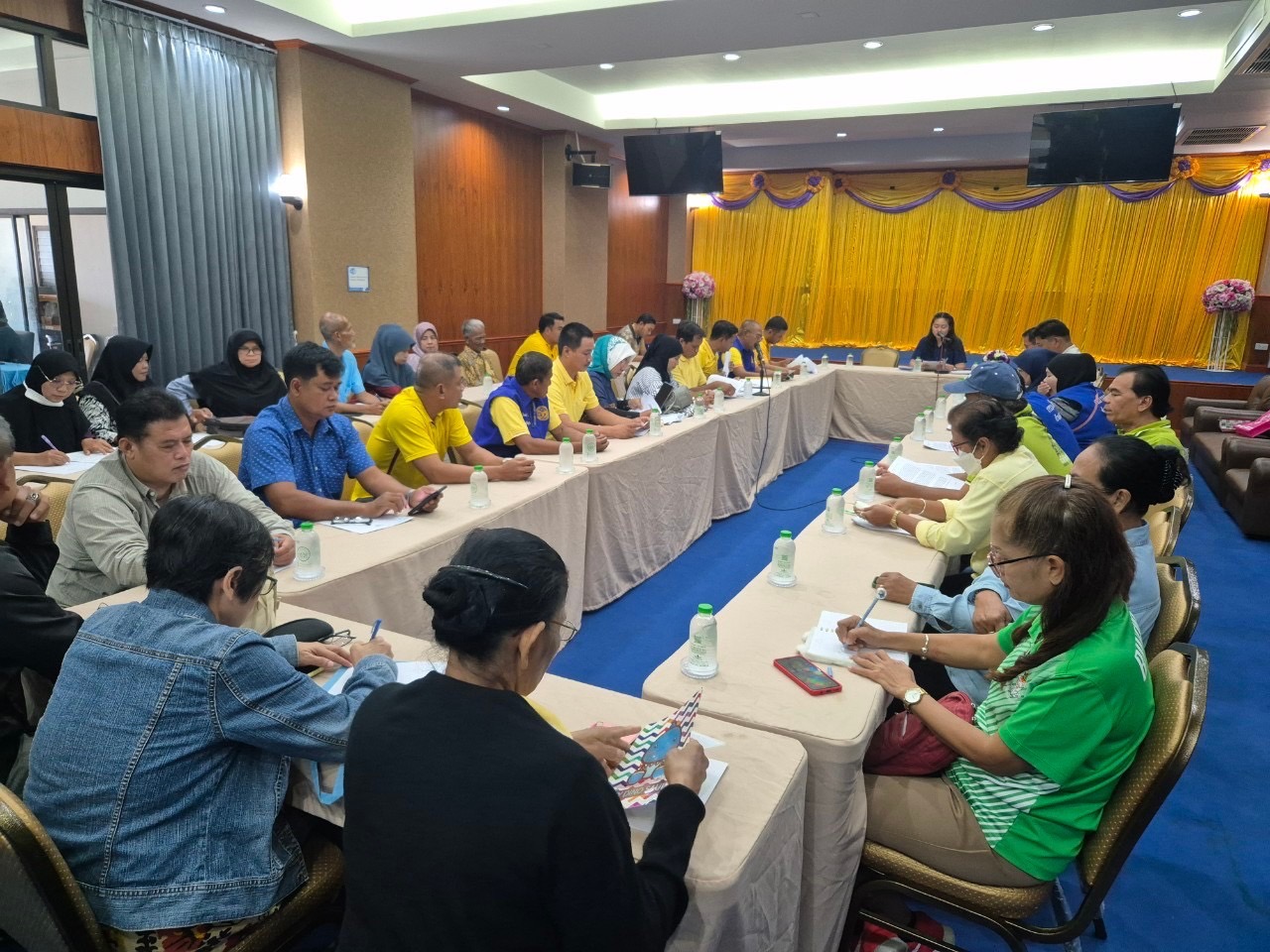 🪭พช.บางบัวทอง ประชุมสร้างความรู้ความเข้าใจแนวทางการขับเคลื่อนตำบลเข้มแข็ง ตามหลักปรัชญาของเศรษฐกิจพอเพียง ประจำปีงบประมาณ 2568