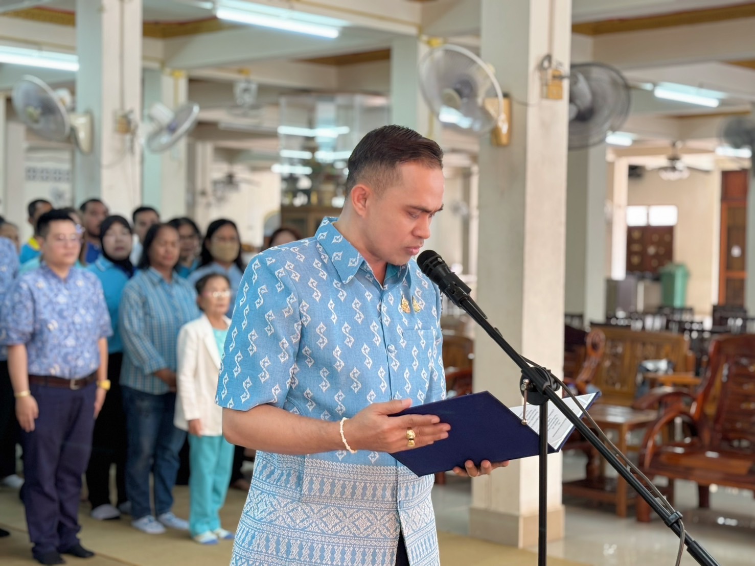 พช.บางบัวทอง พร้อมกับภาคีเครือข่ายกองทุนแม่ของแผ่นดินอำเภอบางบัวทอง จัดกิจกรรมจิตอาสา ๒๕ พฤศจิกายน วันกองทุนแม่ของแผ่นดิน ภายใต้แนวคิด “๒ ทศวรรษ กองทุนแม่ของแผ่นดิน ครอบครัวอบอุ่น ชุมชนเข้มแข็ง”