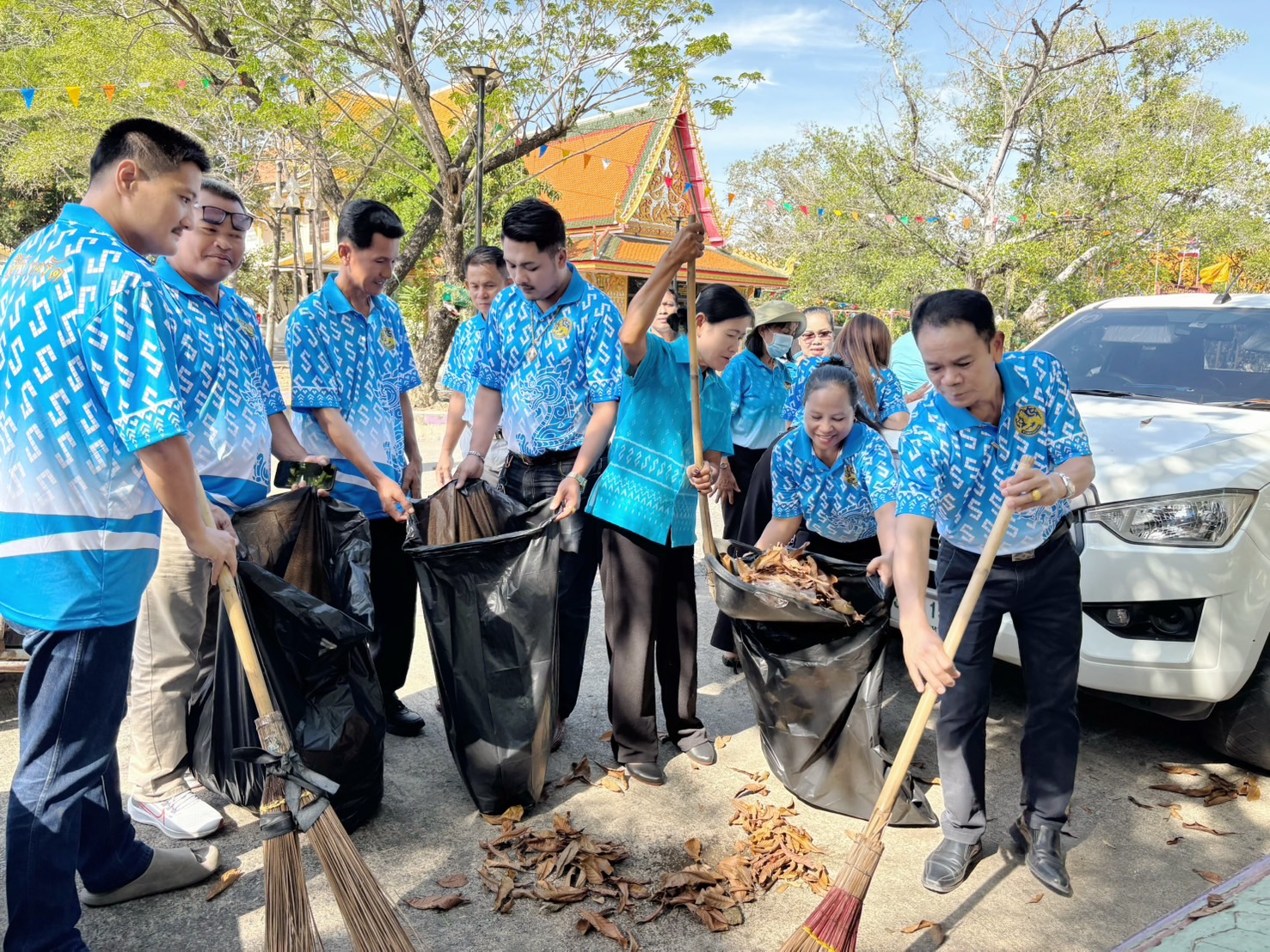 พช.บางบัวทอง พร้อมกับภาคีเครือข่ายกองทุนแม่ของแผ่นดินอำเภอบางบัวทอง จัดกิจกรรมจิตอาสา ๒๕ พฤศจิกายน วันกองทุนแม่ของแผ่นดิน ภายใต้แนวคิด “๒ ทศวรรษ กองทุนแม่ของแผ่นดิน ครอบครัวอบอุ่น ชุมชนเข้มแข็ง”