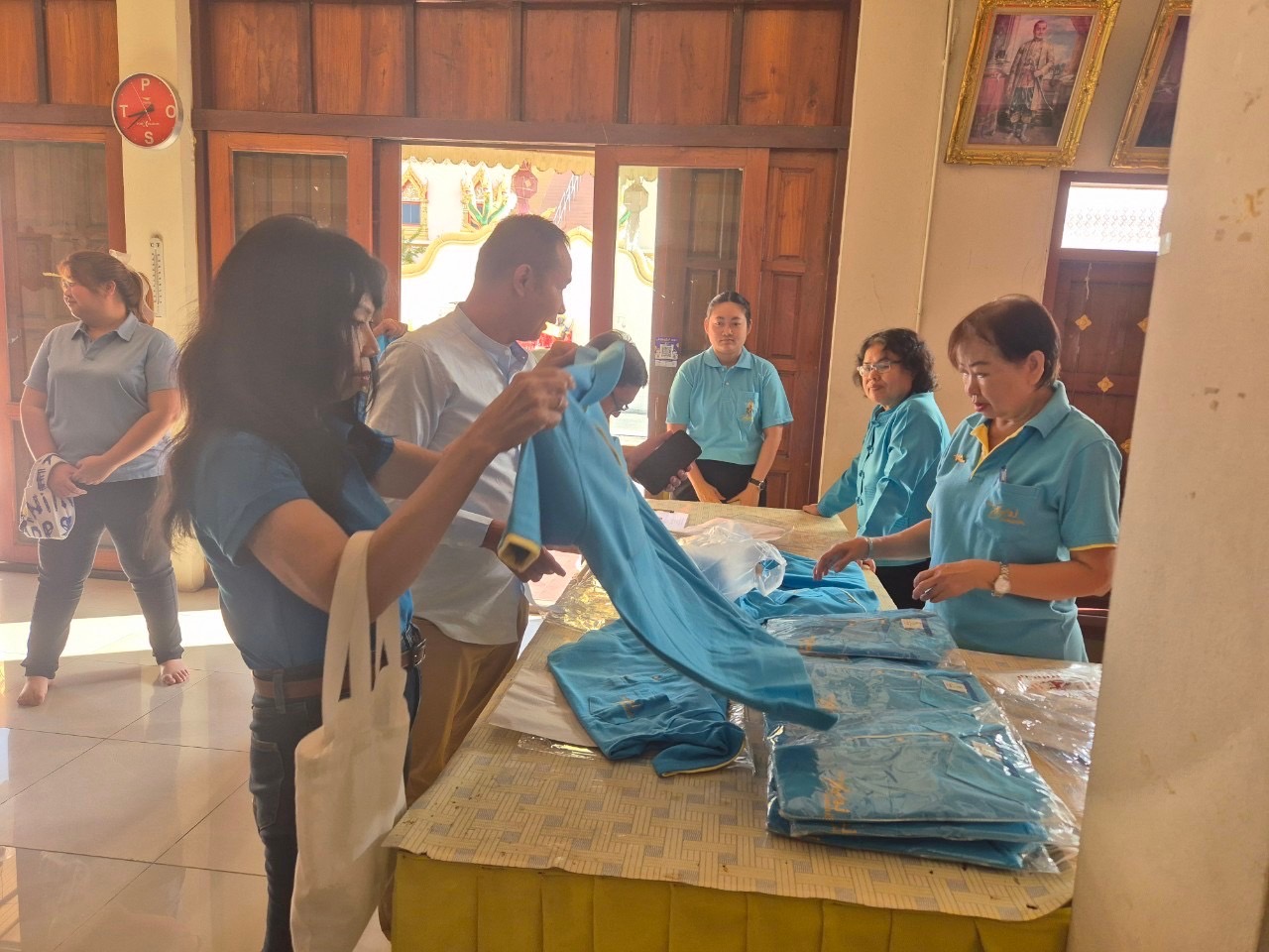 พช.บางบัวทอง พร้อมกับภาคีเครือข่ายกองทุนแม่ของแผ่นดินอำเภอบางบัวทอง จัดกิจกรรมจิตอาสา ๒๕ พฤศจิกายน วันกองทุนแม่ของแผ่นดิน ภายใต้แนวคิด “๒ ทศวรรษ กองทุนแม่ของแผ่นดิน ครอบครัวอบอุ่น ชุมชนเข้มแข็ง”