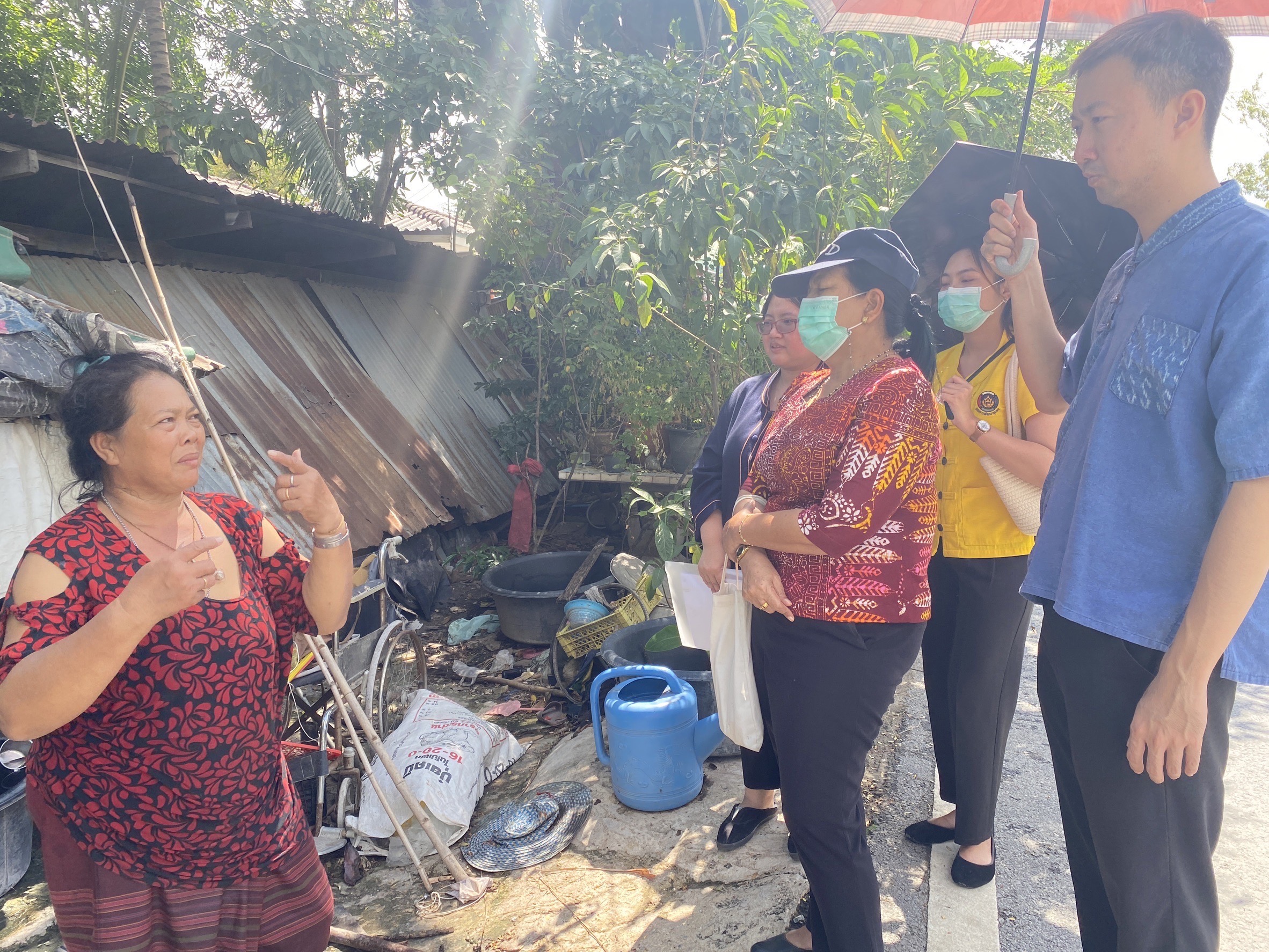 ”สพอ.ไทรน้อย ลงพื้นที่สำรวจติดตามครัวเรือนเป้าหมายตกเกณฑ์ จปฐ. ประจำปี 2567 พร้อมติดตามสนับสนุนการดำเนินโครงการแก้ไขปัญหาความยากจน (กข.คจ.) “