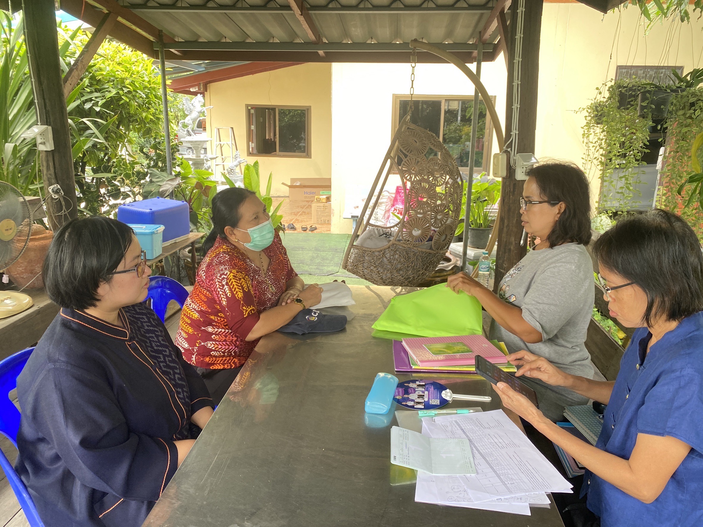 ”สพอ.ไทรน้อย ลงพื้นที่สำรวจติดตามครัวเรือนเป้าหมายตกเกณฑ์ จปฐ. ประจำปี 2567 พร้อมติดตามสนับสนุนการดำเนินโครงการแก้ไขปัญหาความยากจน (กข.คจ.) “