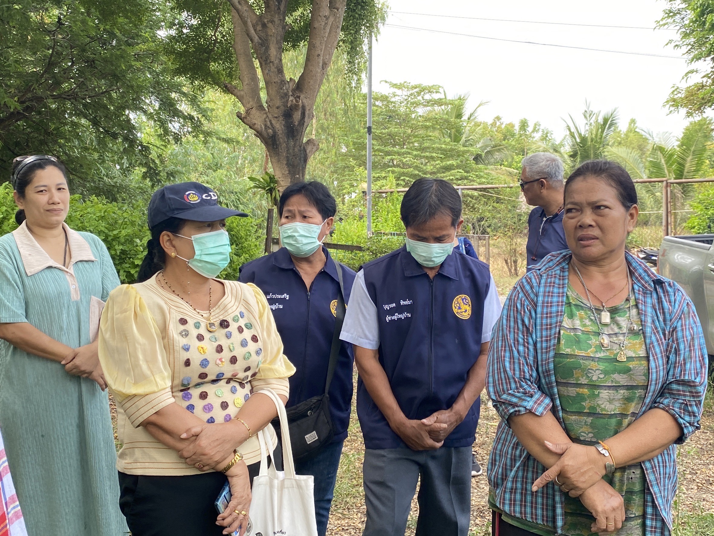”สพจ.นนทบุรี ร่วมกับ สพอ.ไทรน้อย ลงพื้นที่ติดตามการดำเนินโครงการเพื่อขอรับบ้านห่วงใจจากใจ GLO“