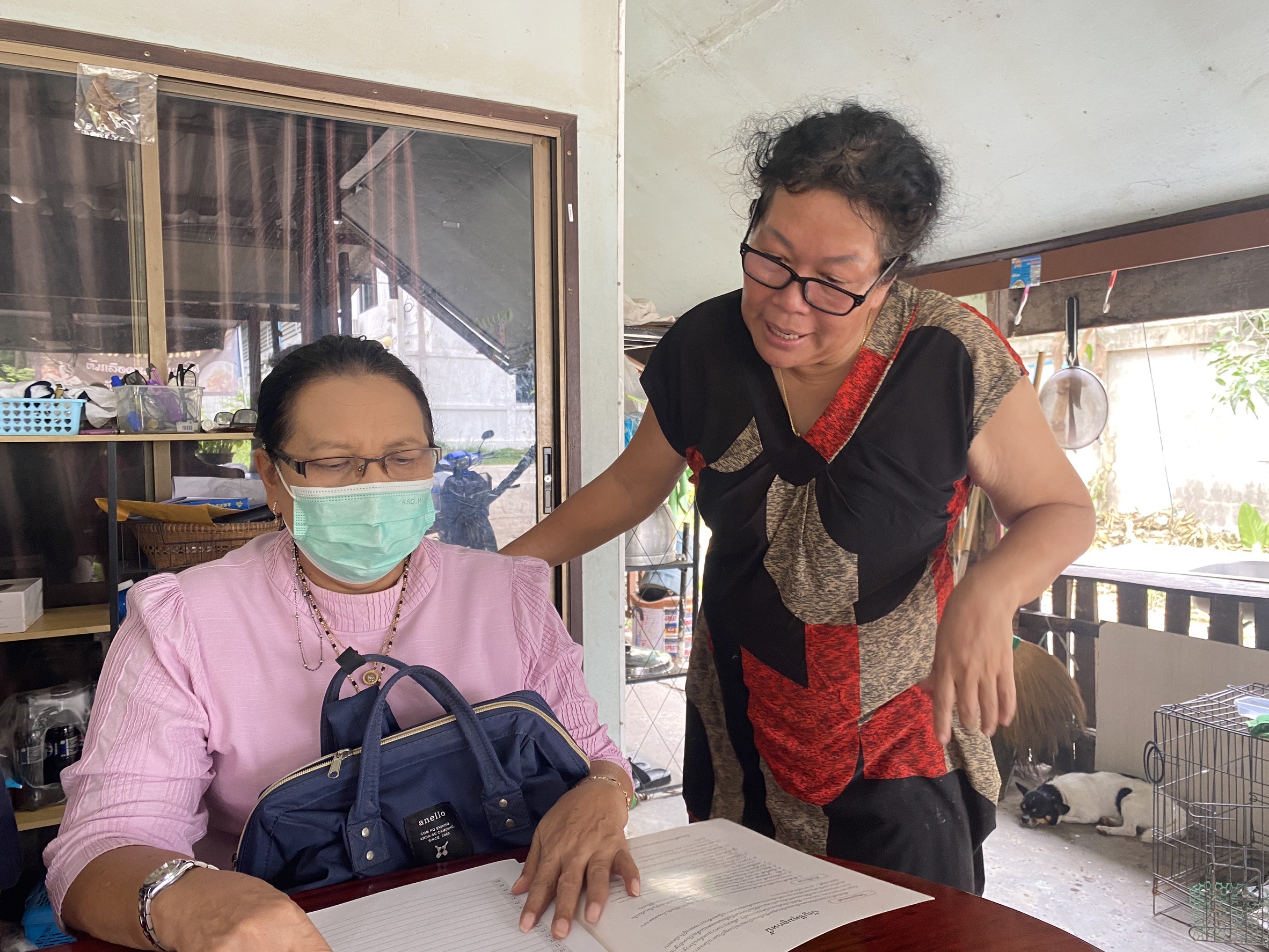 สพอ.ไทรน้อยลงพื้นที่ติดตามและสนับสนุนการดำเนินโครงการ กข.คจ. และประเมินหมู่บ้านต้นกล้า กองทุนแม่ของแผ่นดิน“