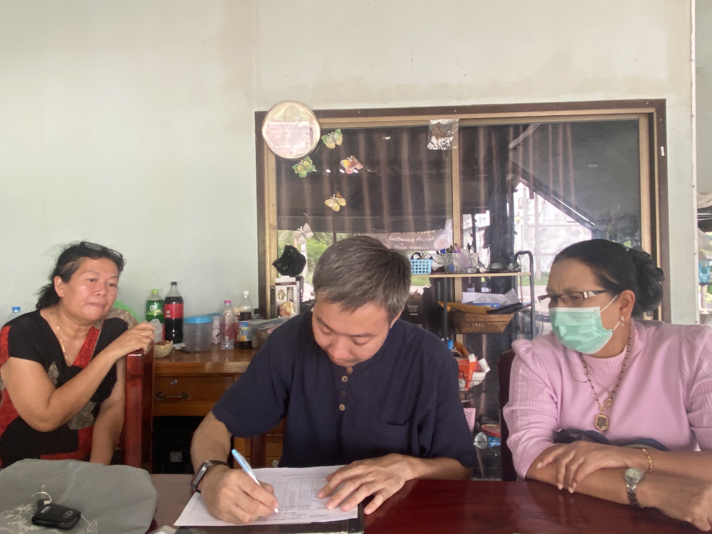 สพอ.ไทรน้อยลงพื้นที่ติดตามและสนับสนุนการดำเนินโครงการ กข.คจ. และประเมินหมู่บ้านต้นกล้า กองทุนแม่ของแผ่นดิน“