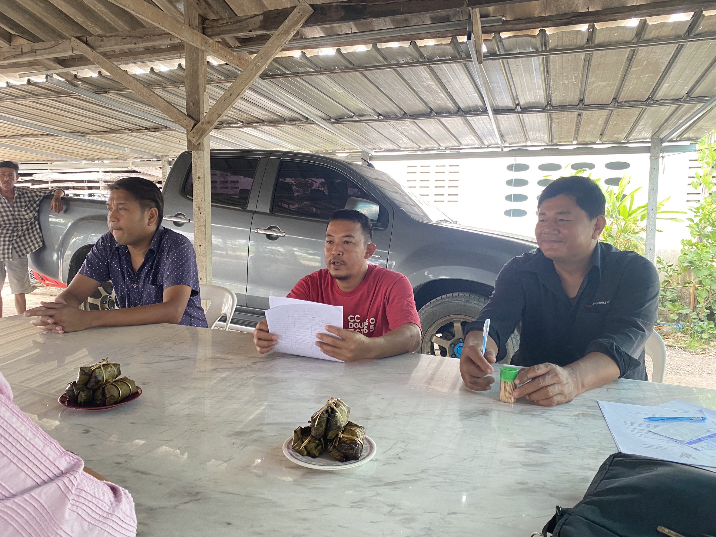 สพอ.ไทรน้อยลงพื้นที่ติดตามและสนับสนุนการดำเนินโครงการ กข.คจ. และประเมินหมู่บ้านต้นกล้า กองทุนแม่ของแผ่นดิน“