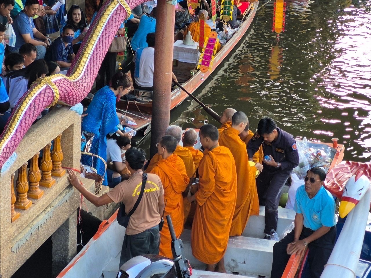 “สพอ.ไทรน้อยดำเนินการจัดกิจกรรม ๒๕ พฤศจิกายน วันกองทุนแม่ของแผ่นดิน ภายใต้แนวคิด “๒ ทศวรรษ กองทุนแม่ของแผ่นดิน ครอบครัวอบอุ่น ชุมชนเข้มแข็ง”