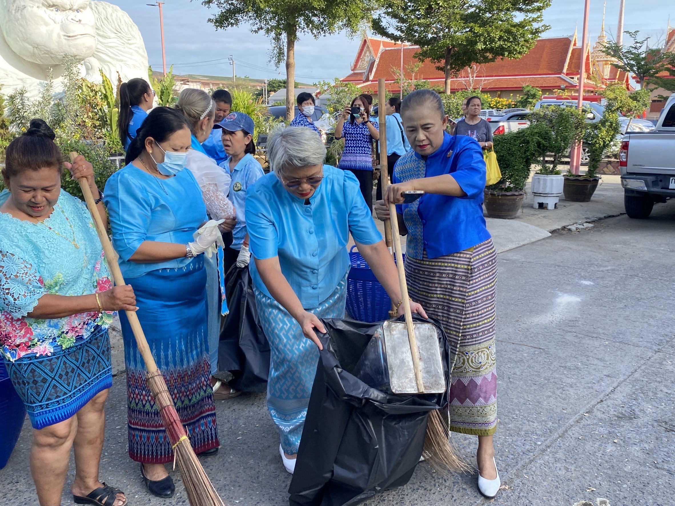 “สพอ.ไทรน้อยดำเนินการจัดกิจกรรม ๒๕ พฤศจิกายน วันกองทุนแม่ของแผ่นดิน ภายใต้แนวคิด “๒ ทศวรรษ กองทุนแม่ของแผ่นดิน ครอบครัวอบอุ่น ชุมชนเข้มแข็ง”