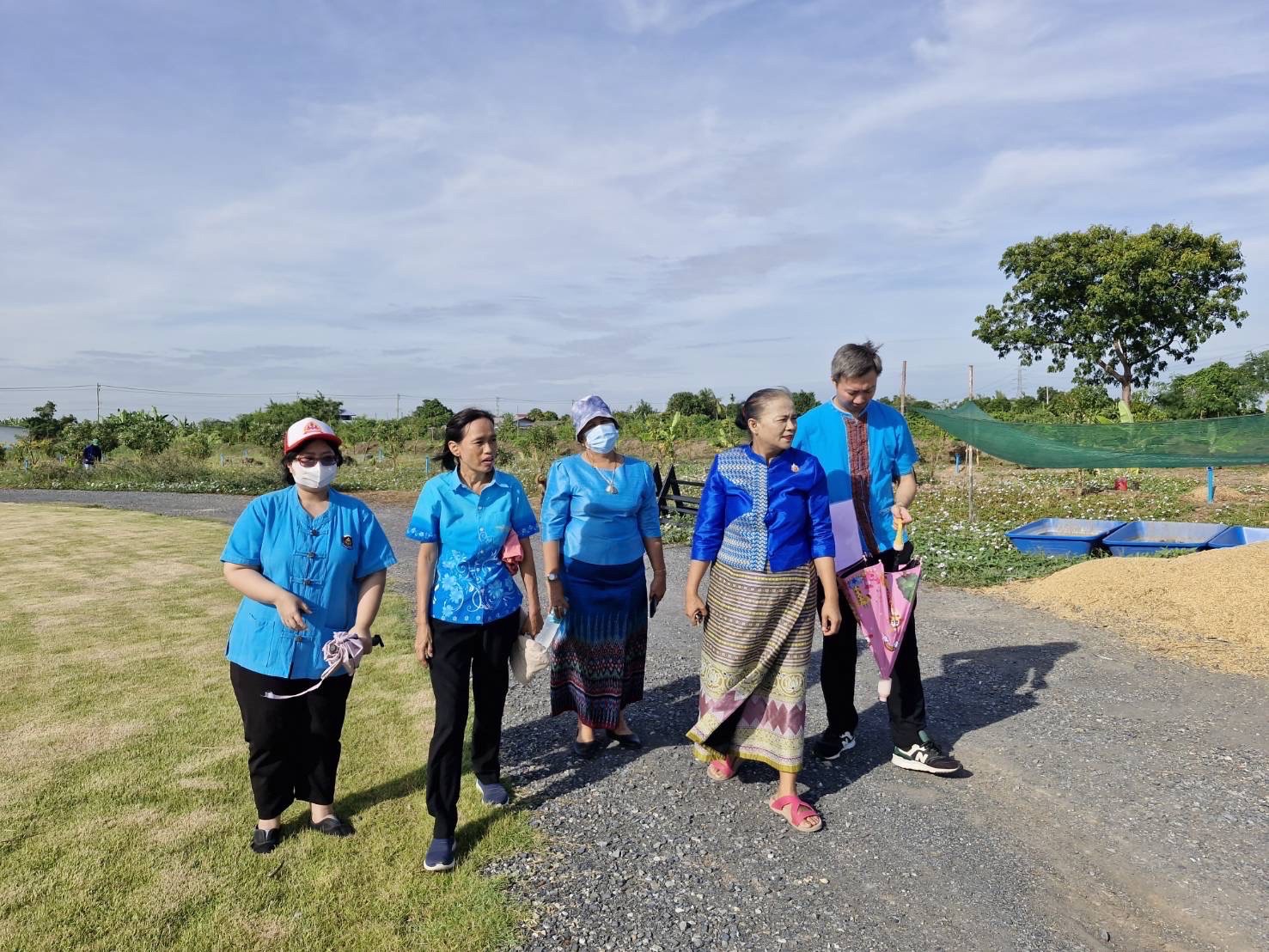 “สพจ. นนทบุรี ร่วมกับ สพอ. ไทรน้อย ลงพื้นที่ติดตามและตรวจเยี่ยม โคก หนอง นา ณ พื้นที่ตำบลไทรน้อย“